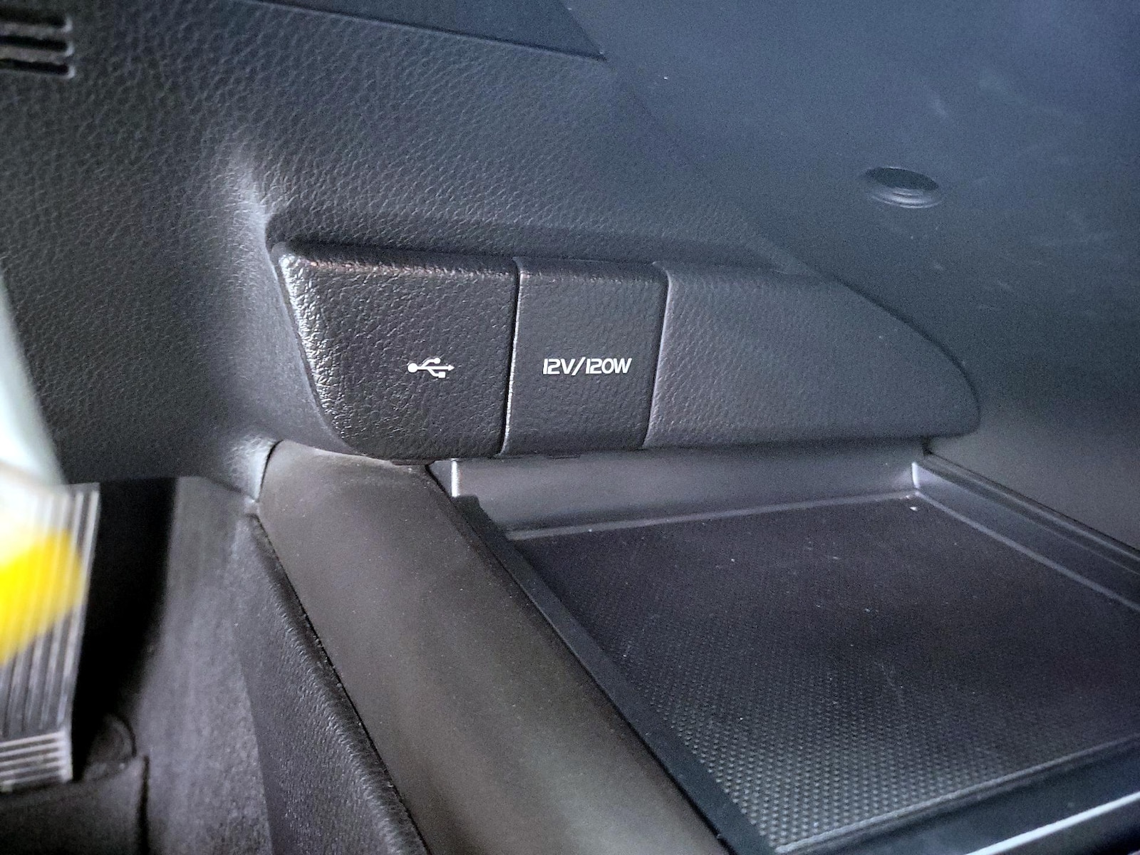 2023 Toyota Camry SE - Photo 19