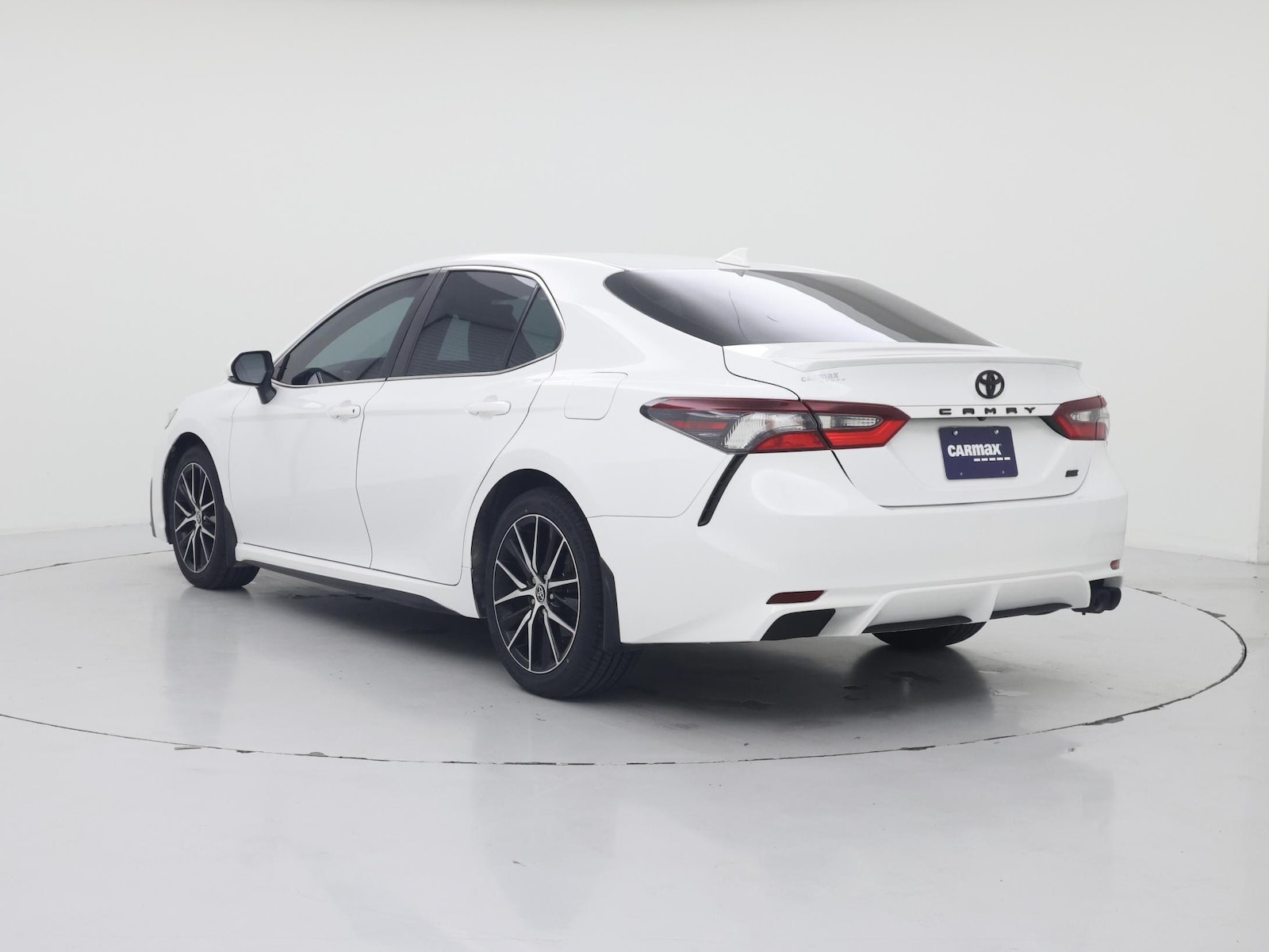 2023 Toyota Camry SE - Photo 3