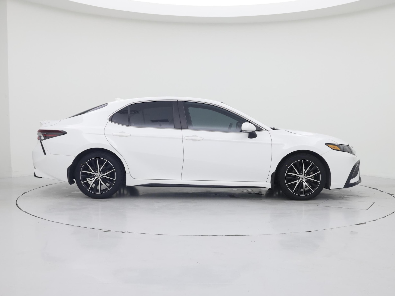 2023 Toyota Camry SE - Photo 8
