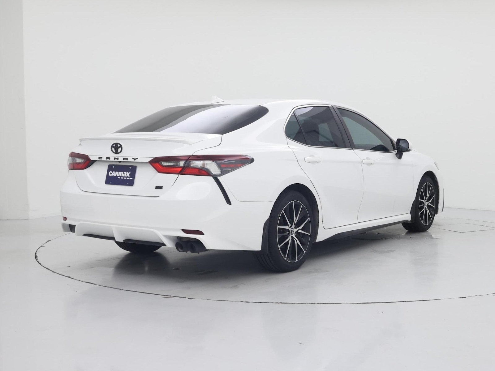 2023 Toyota Camry SE - Photo 9