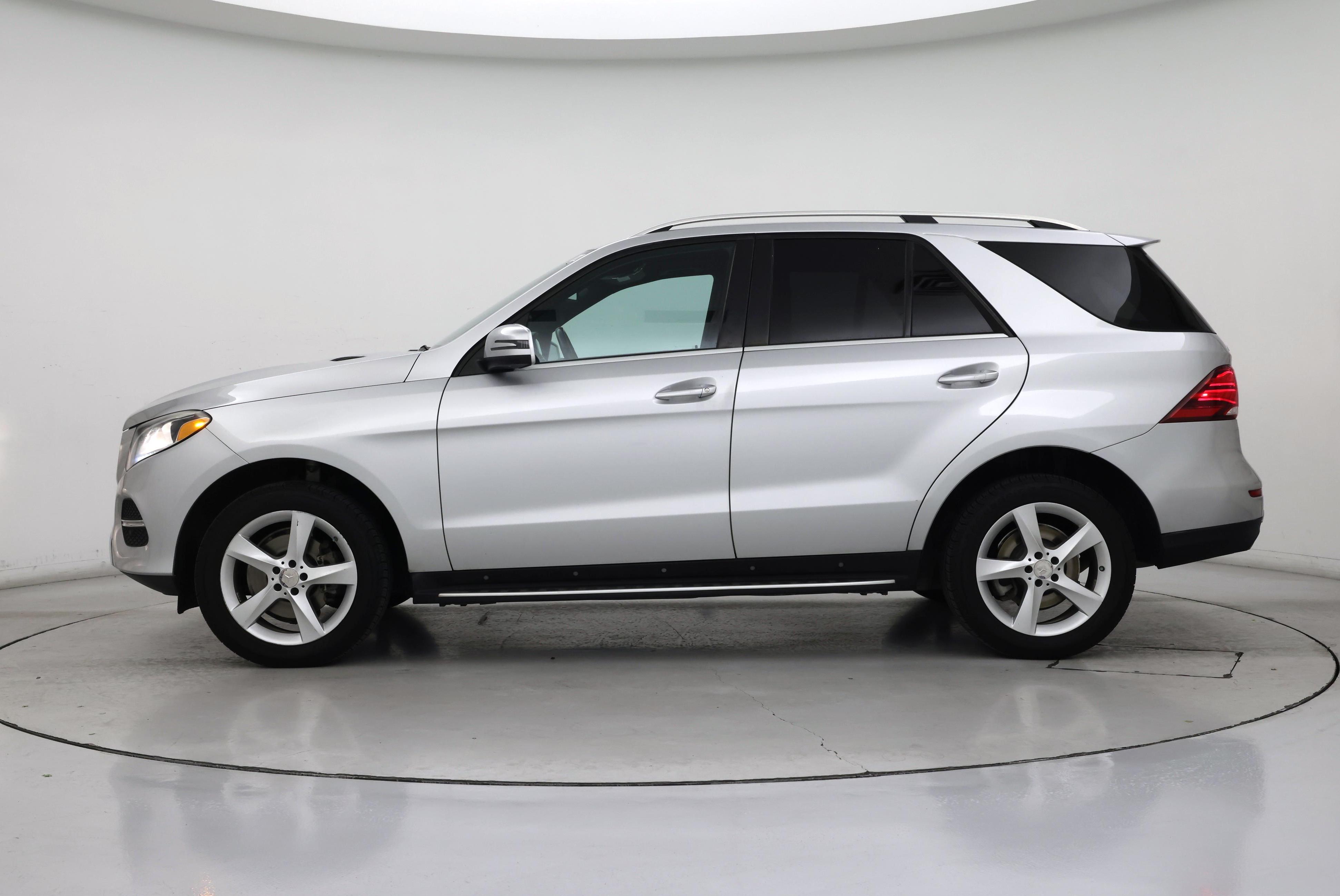 Thumbnail: 2016 Mercedes-Benz GLE - 3