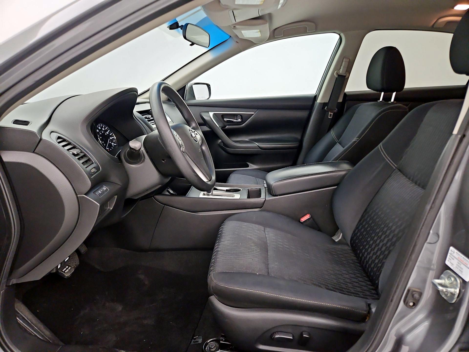 Thumbnail: 2017 Nissan Altima - 11