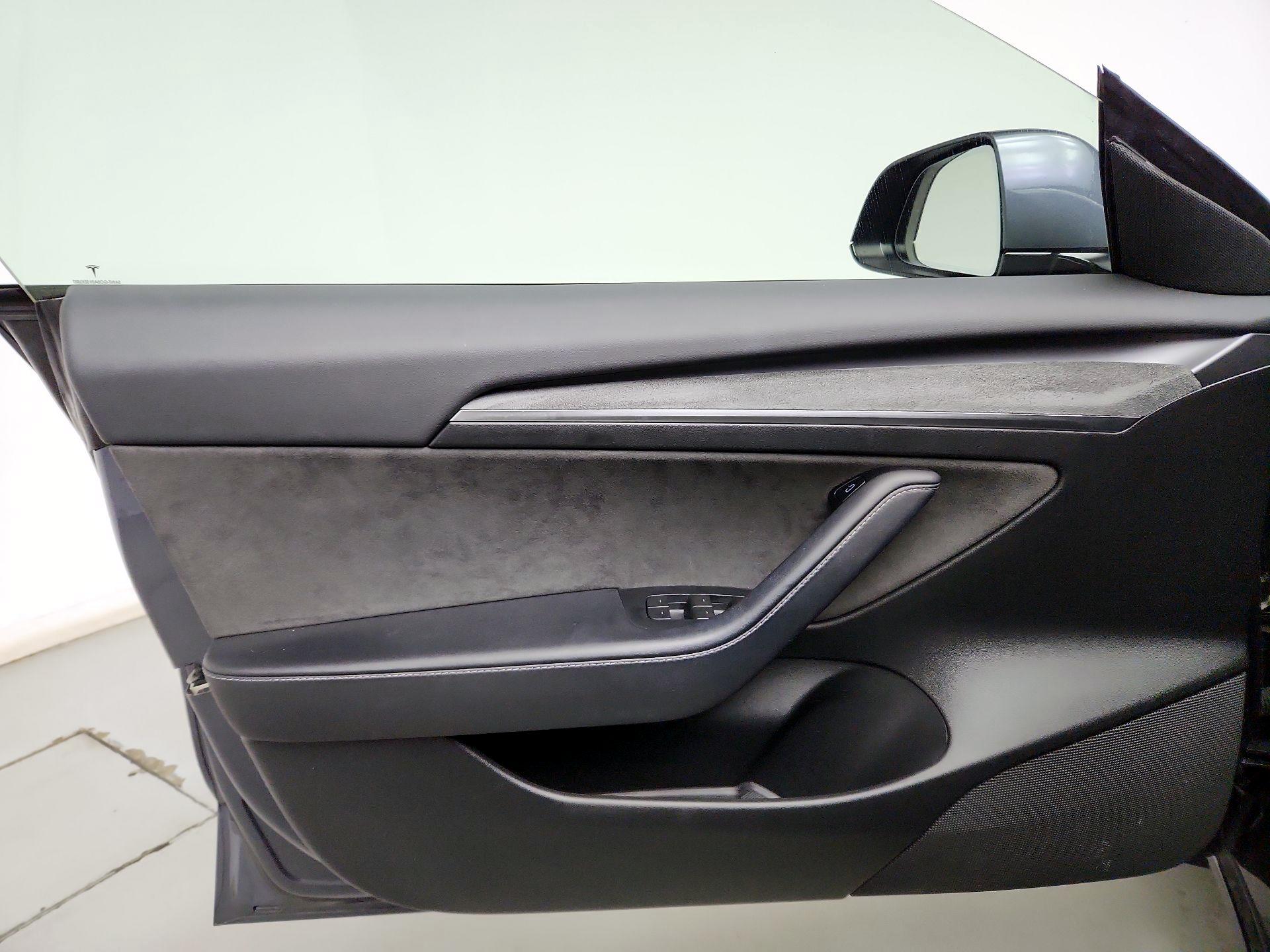 Thumbnail: 2023 Tesla Model 3 - 12