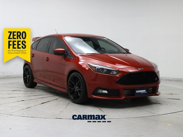 Red 2018 Ford Focus Hatchback Front-Wheel Drive Manual