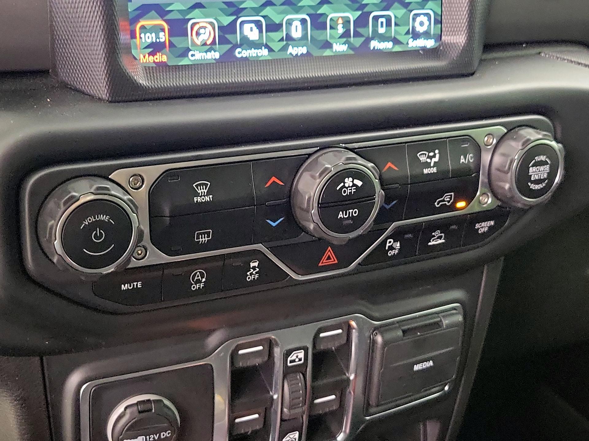 Thumbnail: 2021 Jeep Gladiator - 17