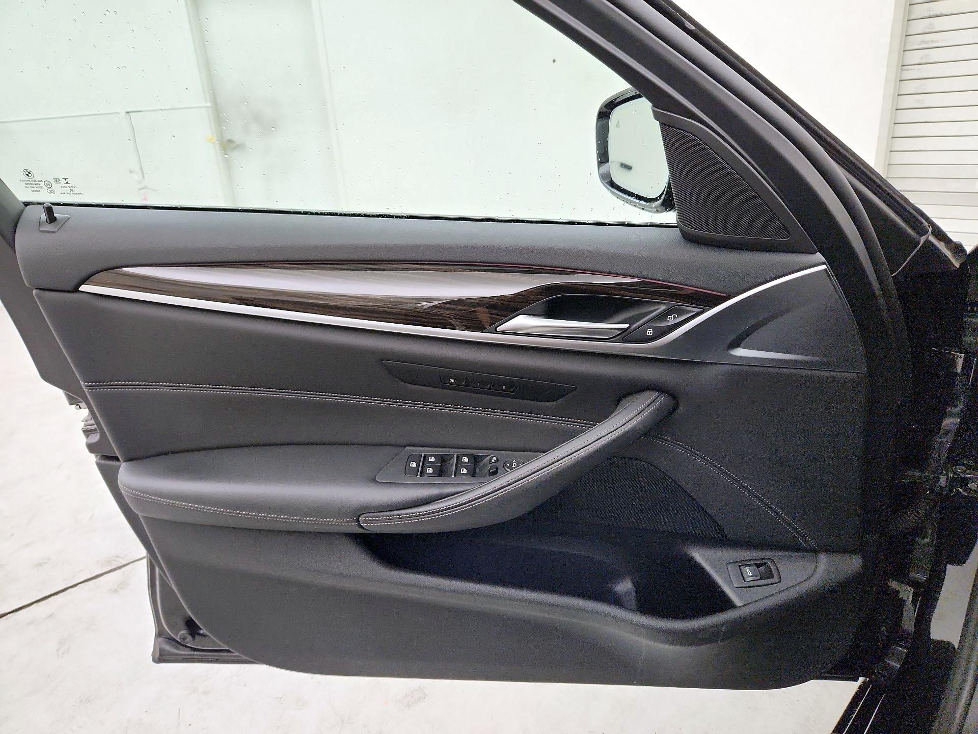 Thumbnail: 2021 BMW 5 Series - 12