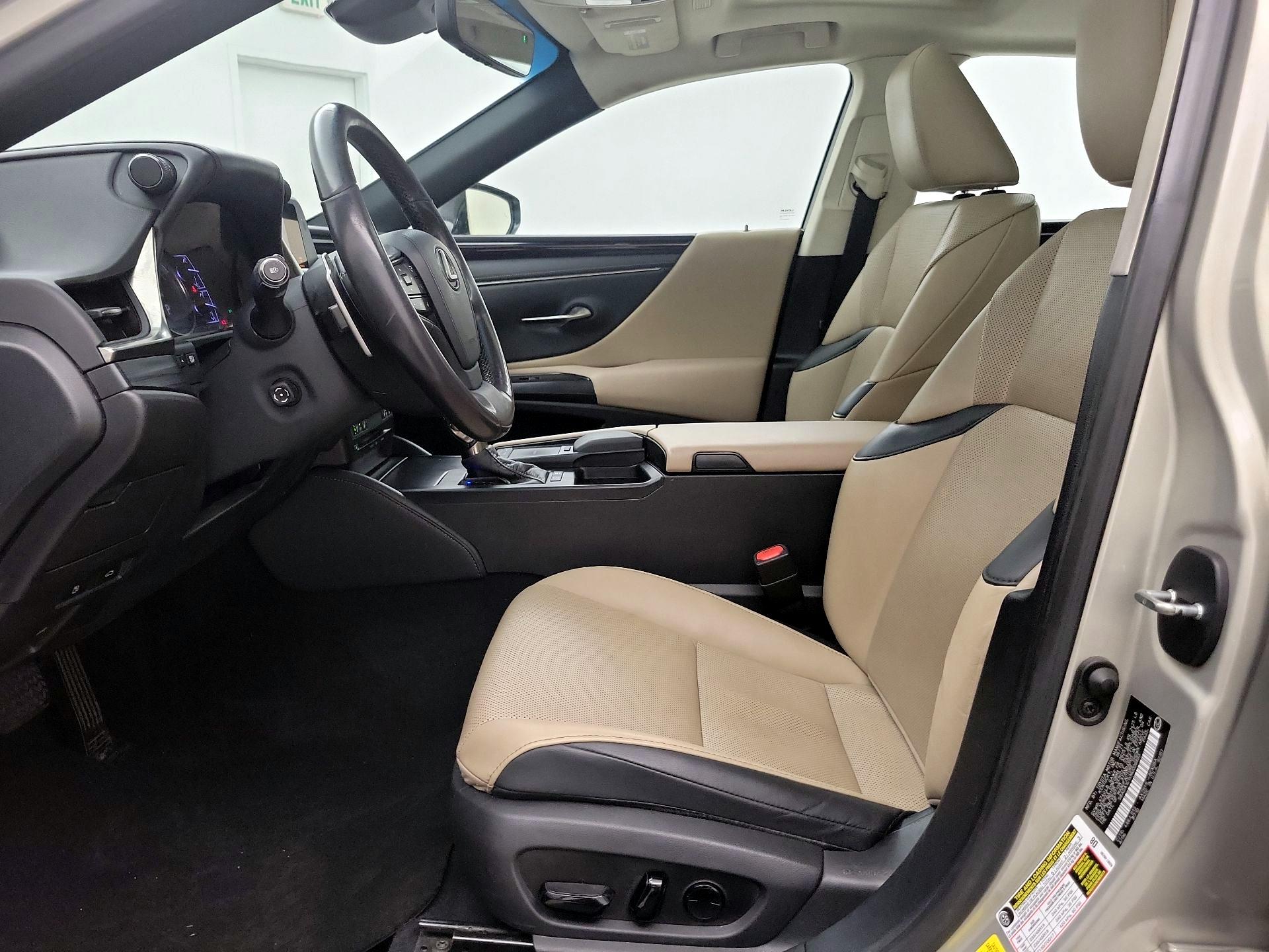 Thumbnail: 2021 Lexus ES - 11