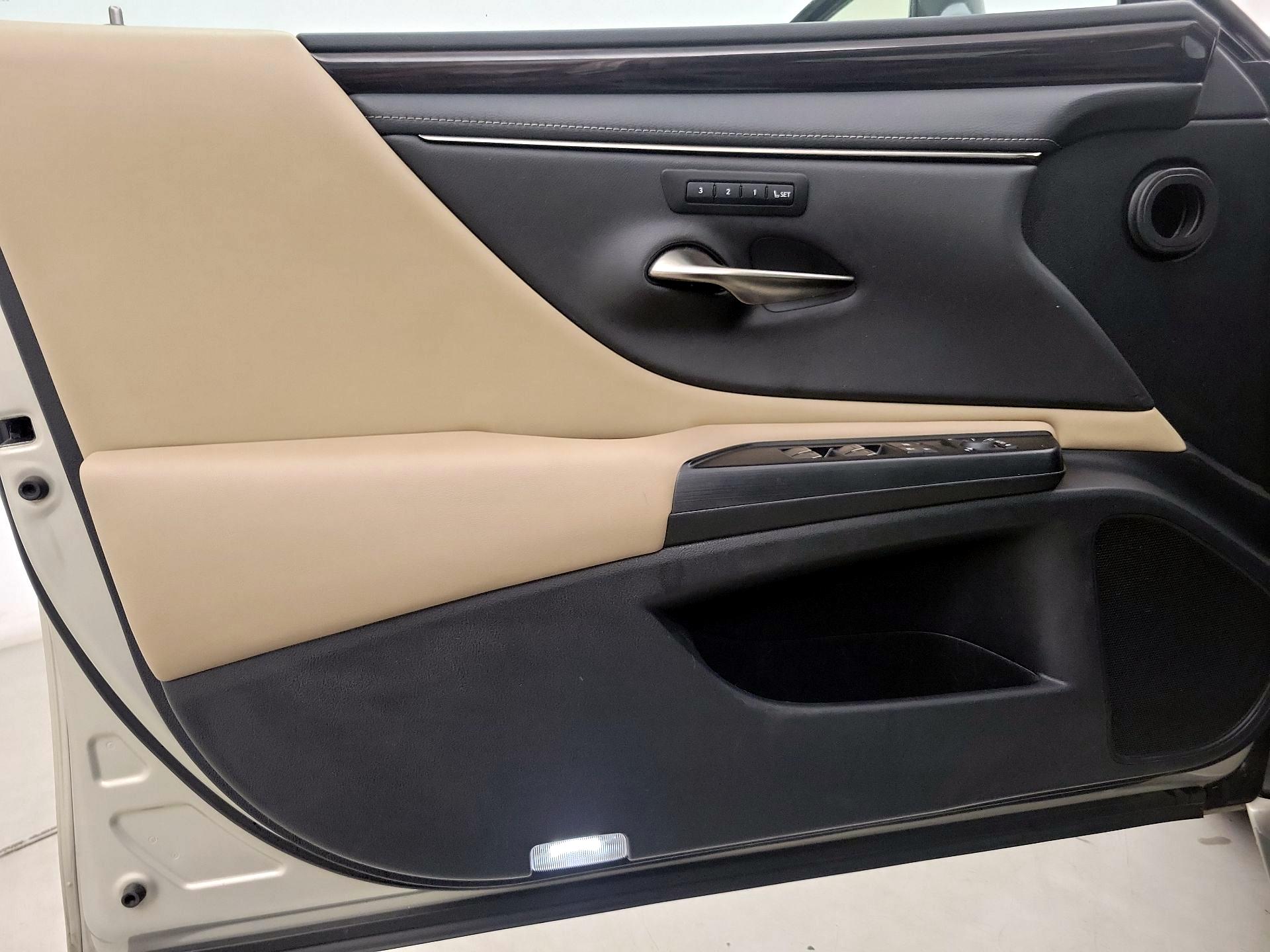 Thumbnail: 2021 Lexus ES - 12