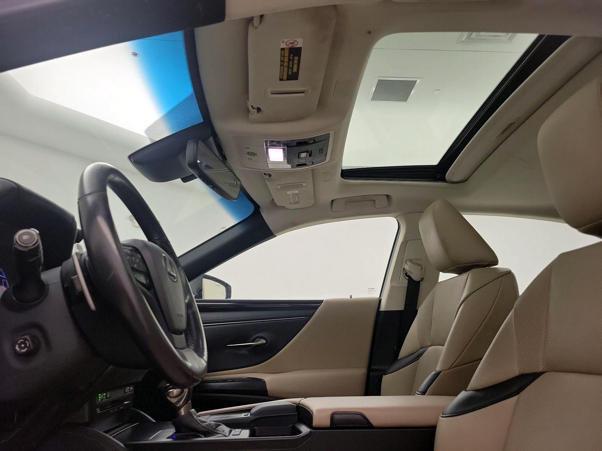 Thumbnail: 2021 Lexus ES - 19