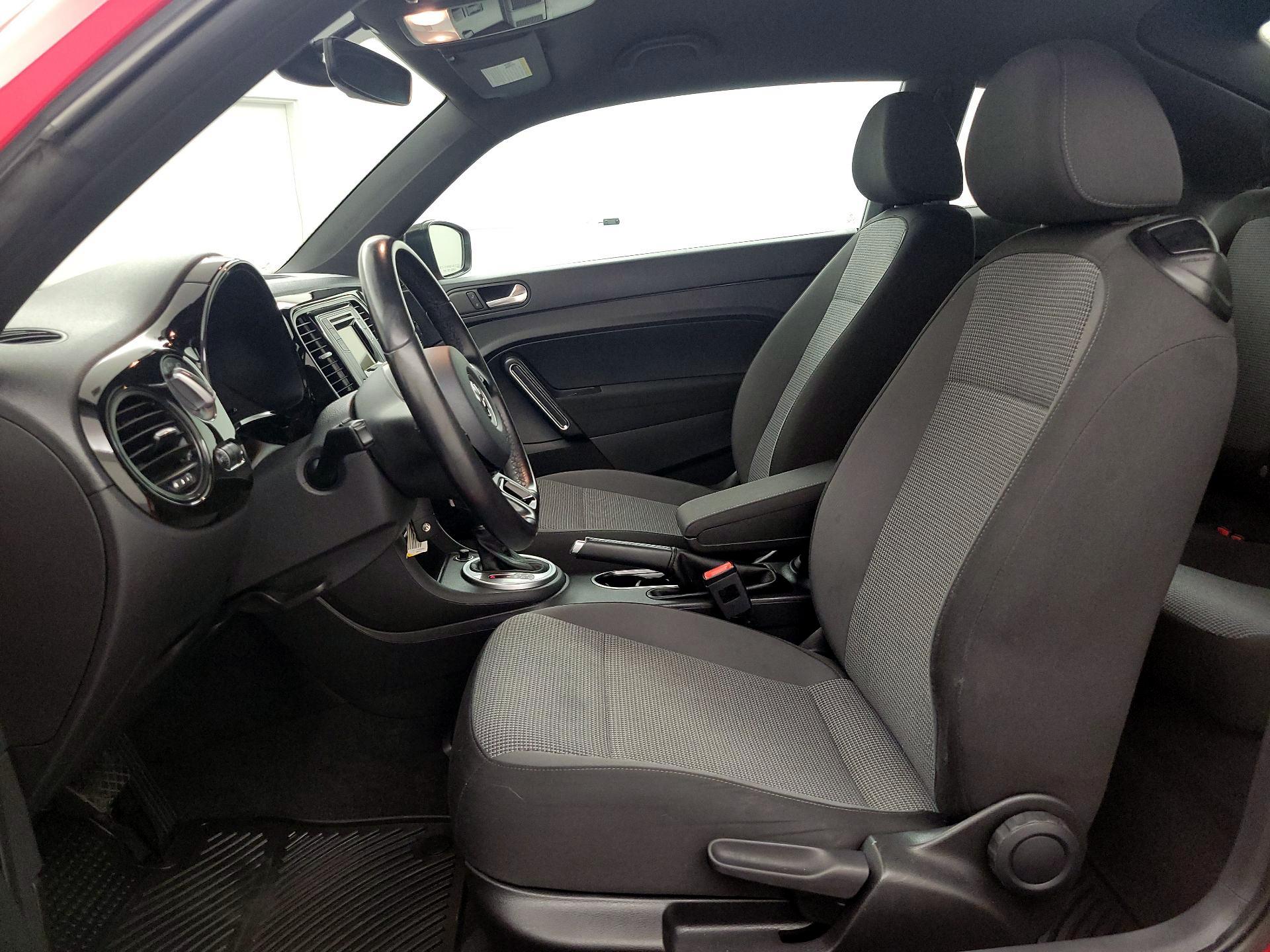 Thumbnail: 2017 Volkswagen Beetle - 11