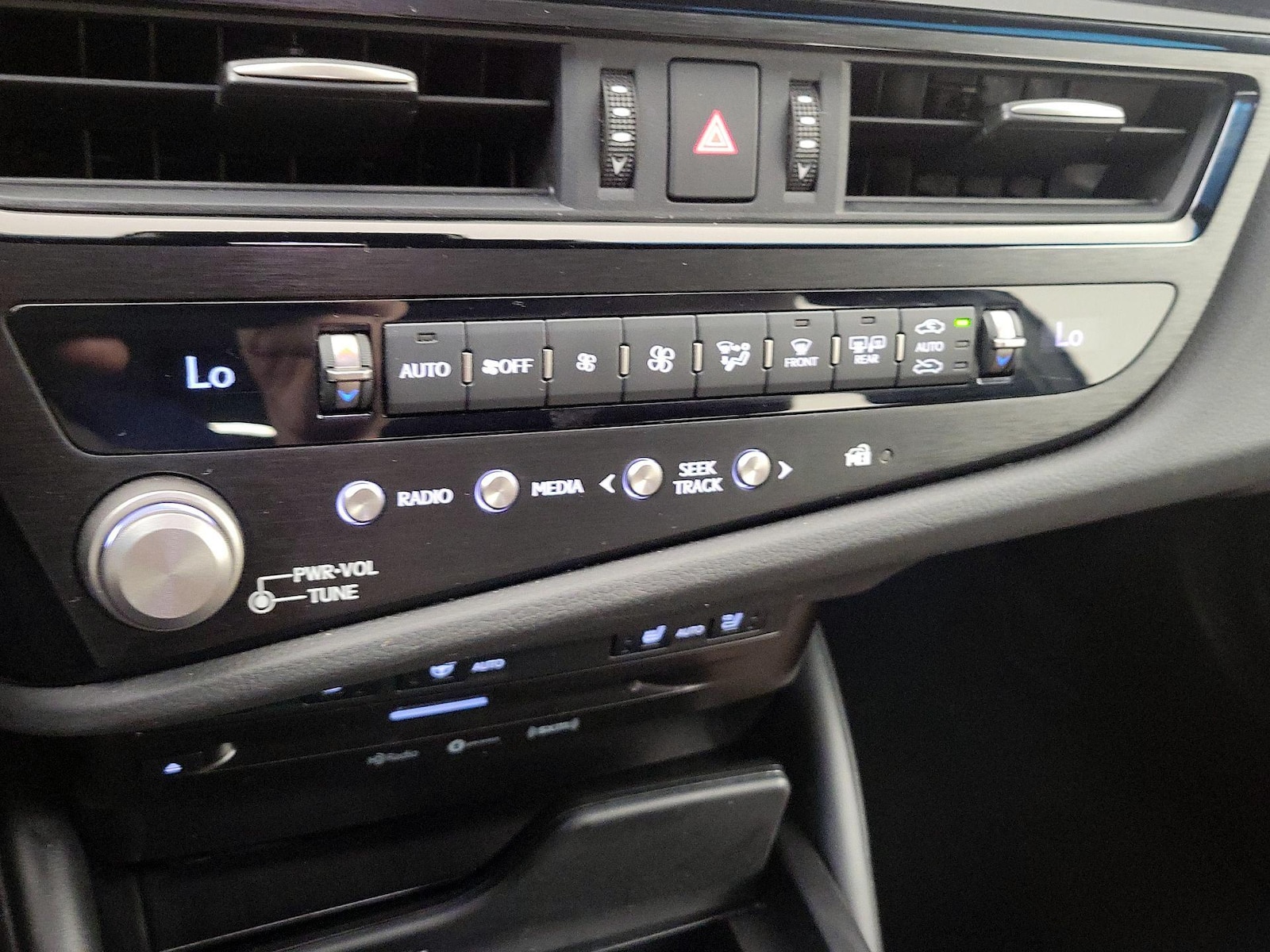 2022 Lexus ES 350 - Photo 18