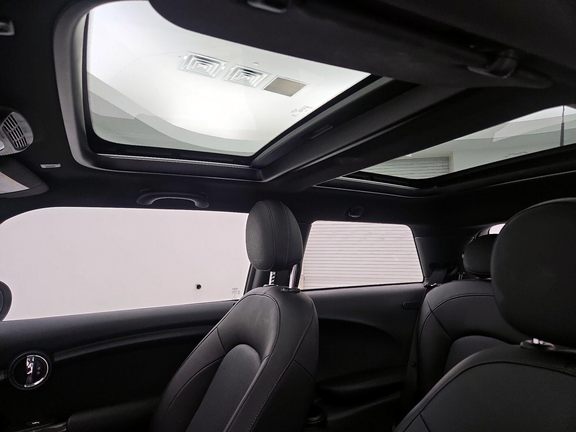 Thumbnail: 2021 MINI Cooper Hardtop - 19