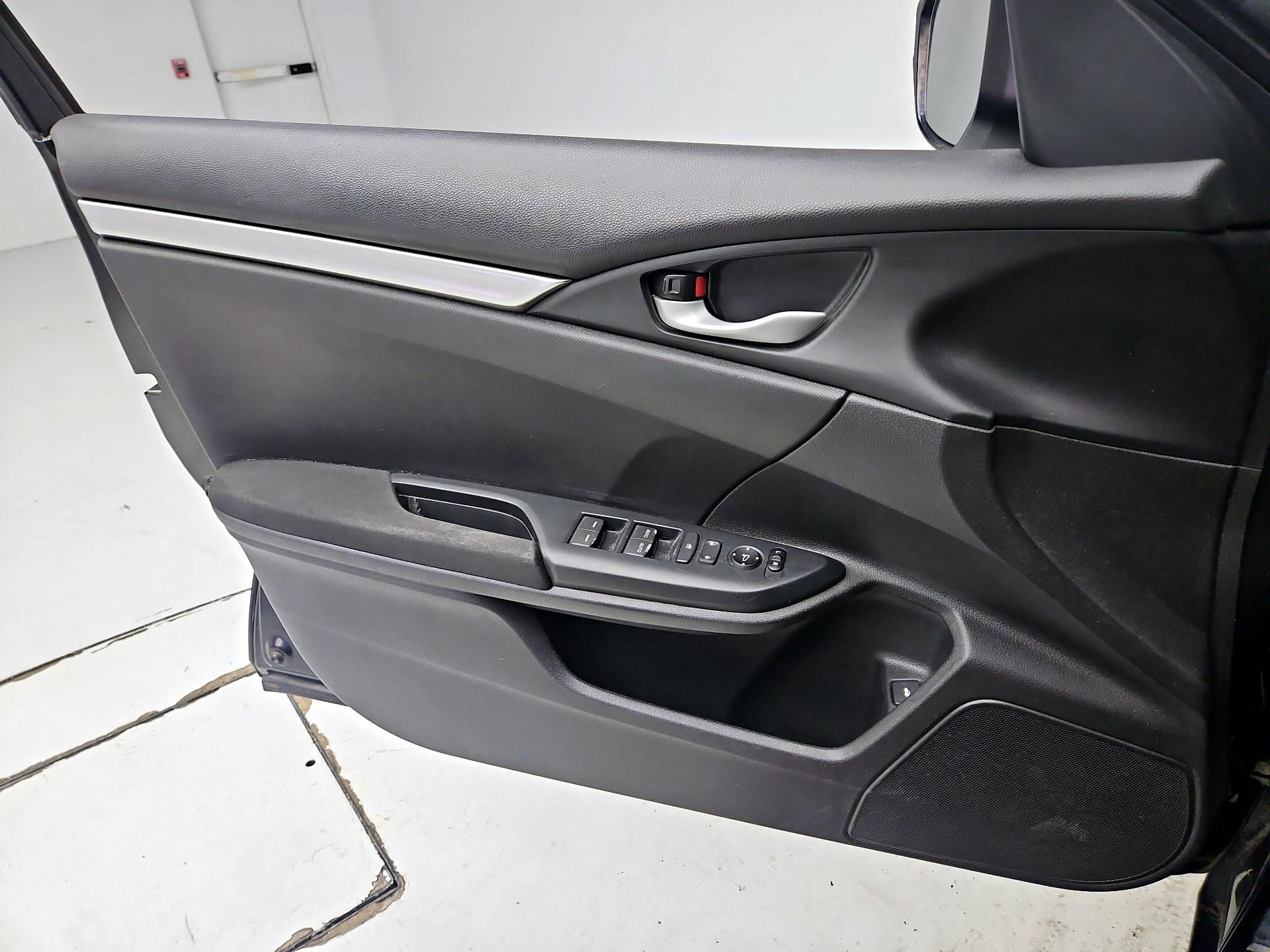 Thumbnail: 2016 Honda Civic - 12