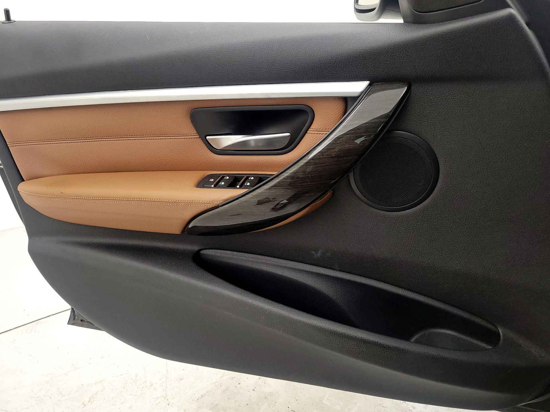 Thumbnail: 2016 BMW 3 Series - 12