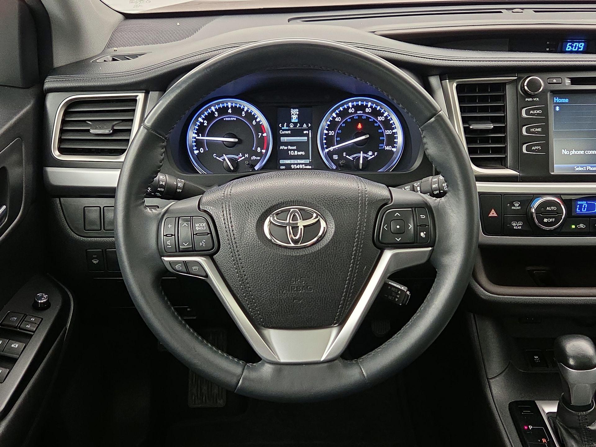 Thumbnail: 2016 Toyota Highlander - 10