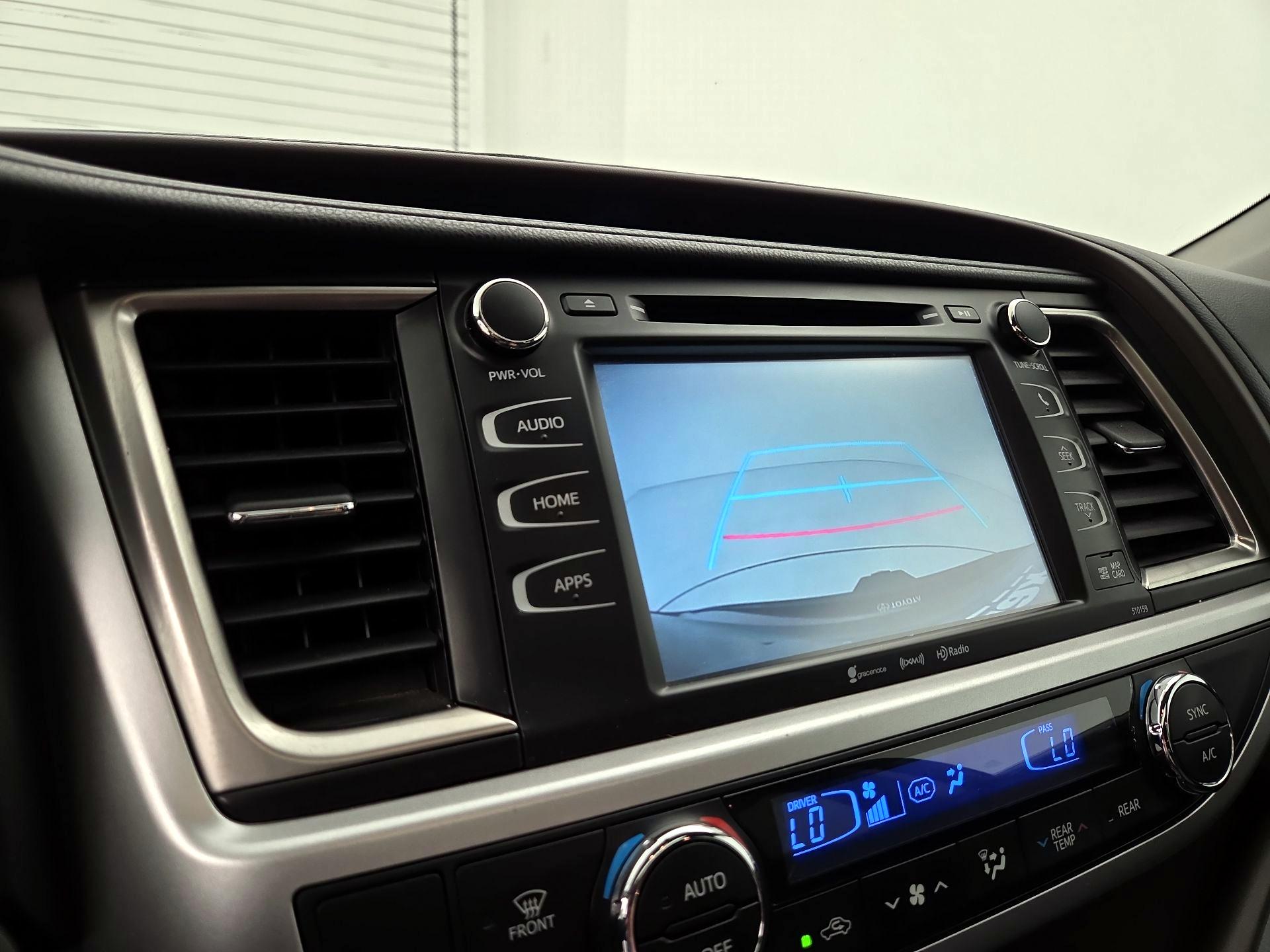 Thumbnail: 2016 Toyota Highlander - 14