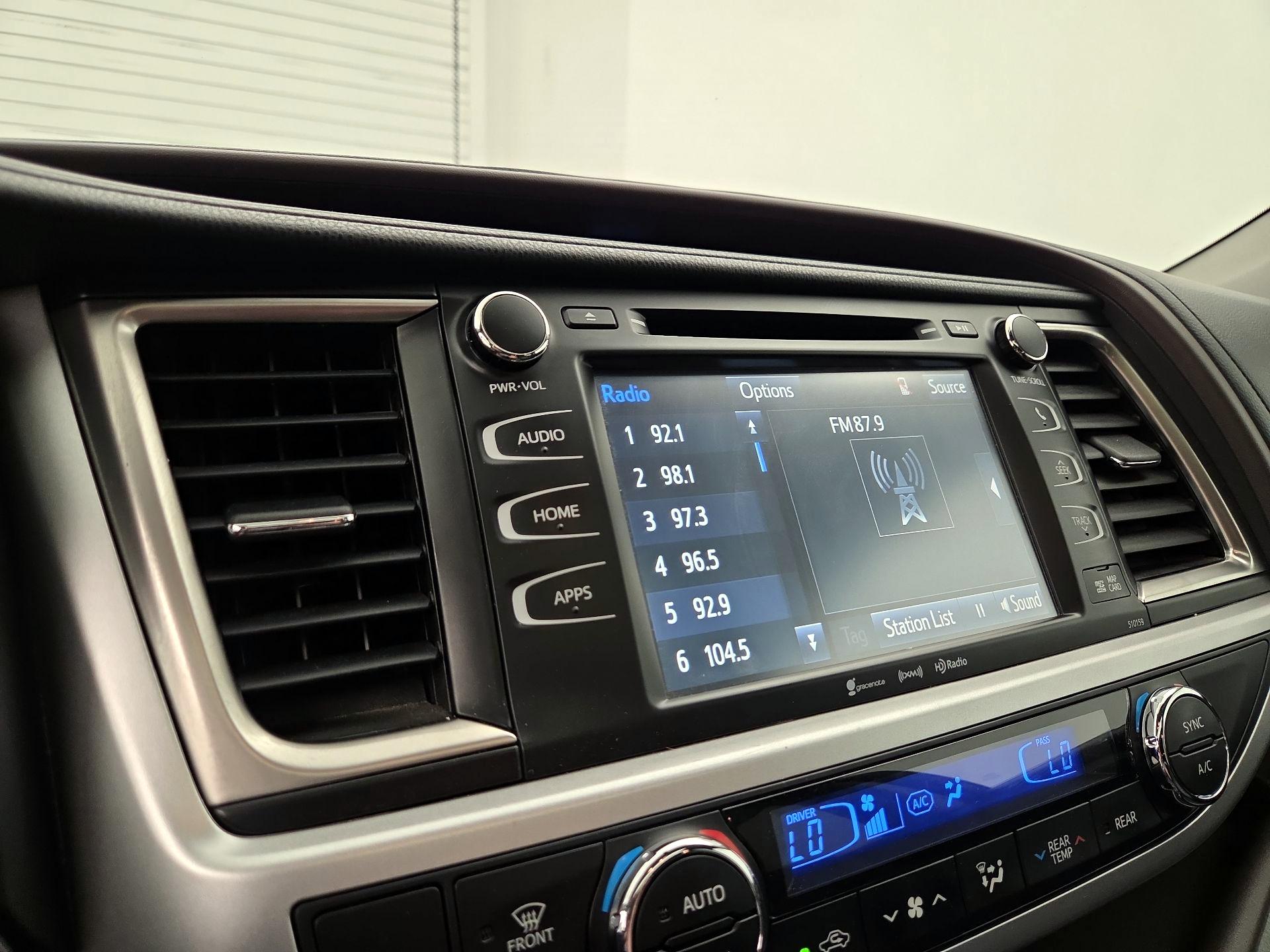 Thumbnail: 2016 Toyota Highlander - 15