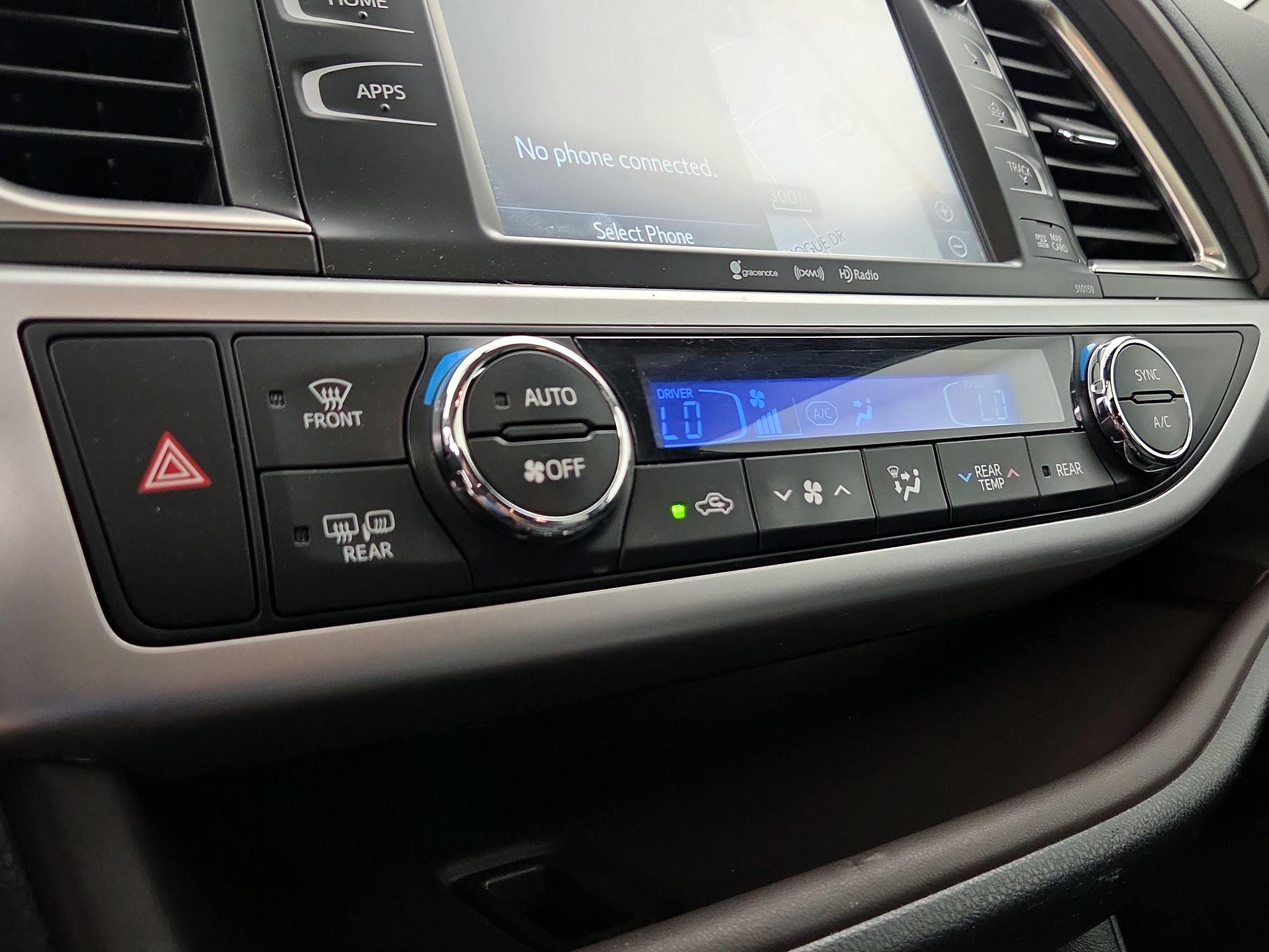 Thumbnail: 2016 Toyota Highlander - 16