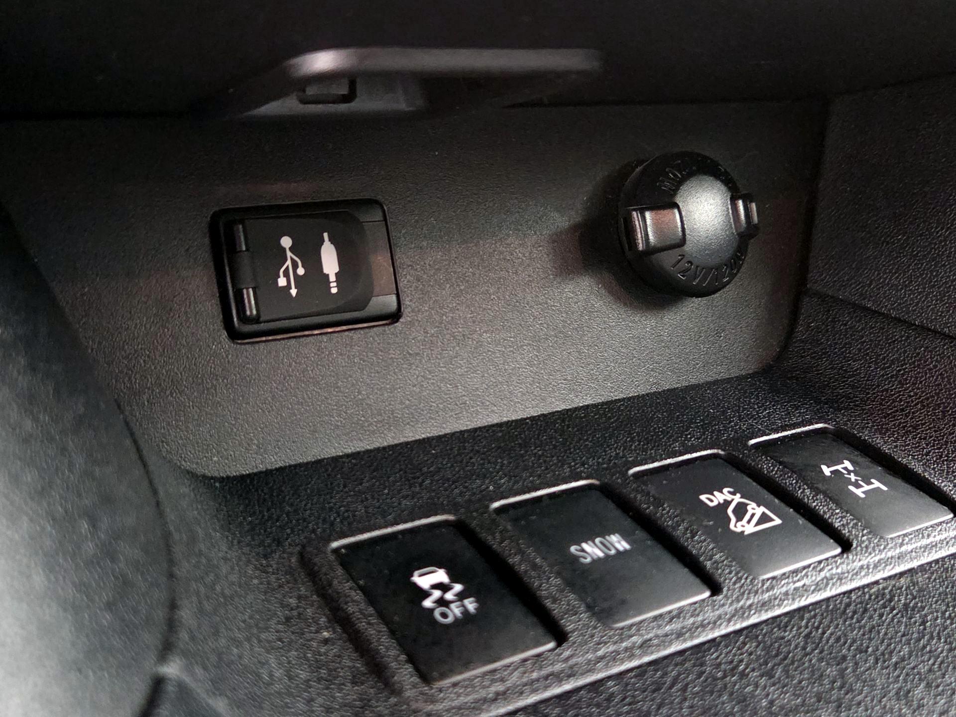 Thumbnail: 2016 Toyota Highlander - 18