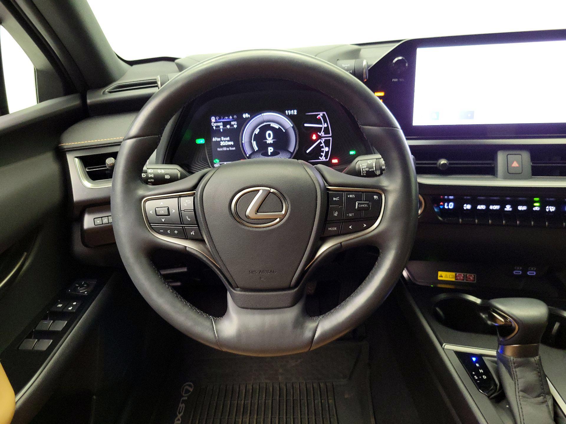 Thumbnail: 2023 Lexus UX - 10