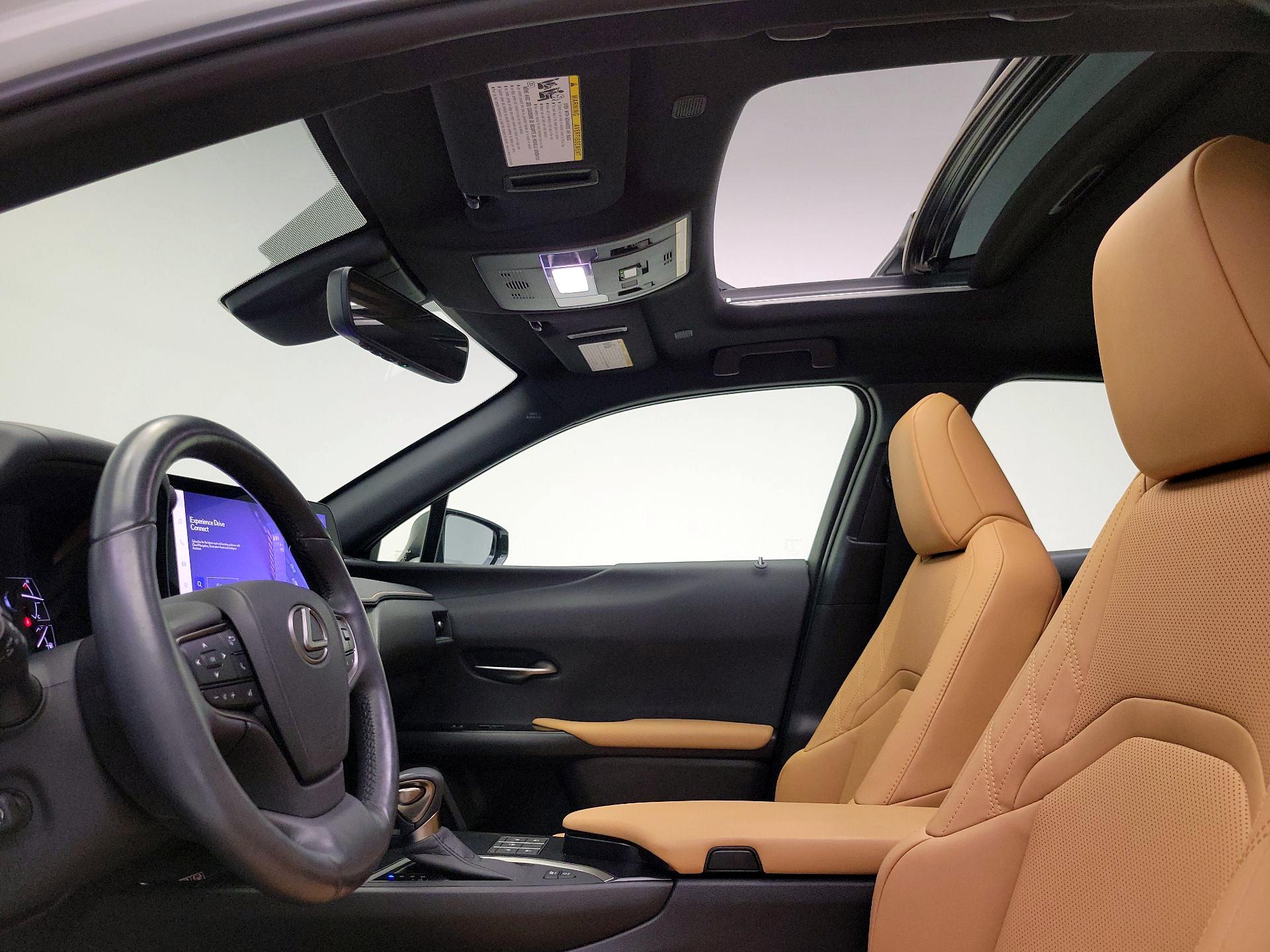 Thumbnail: 2023 Lexus UX - 18