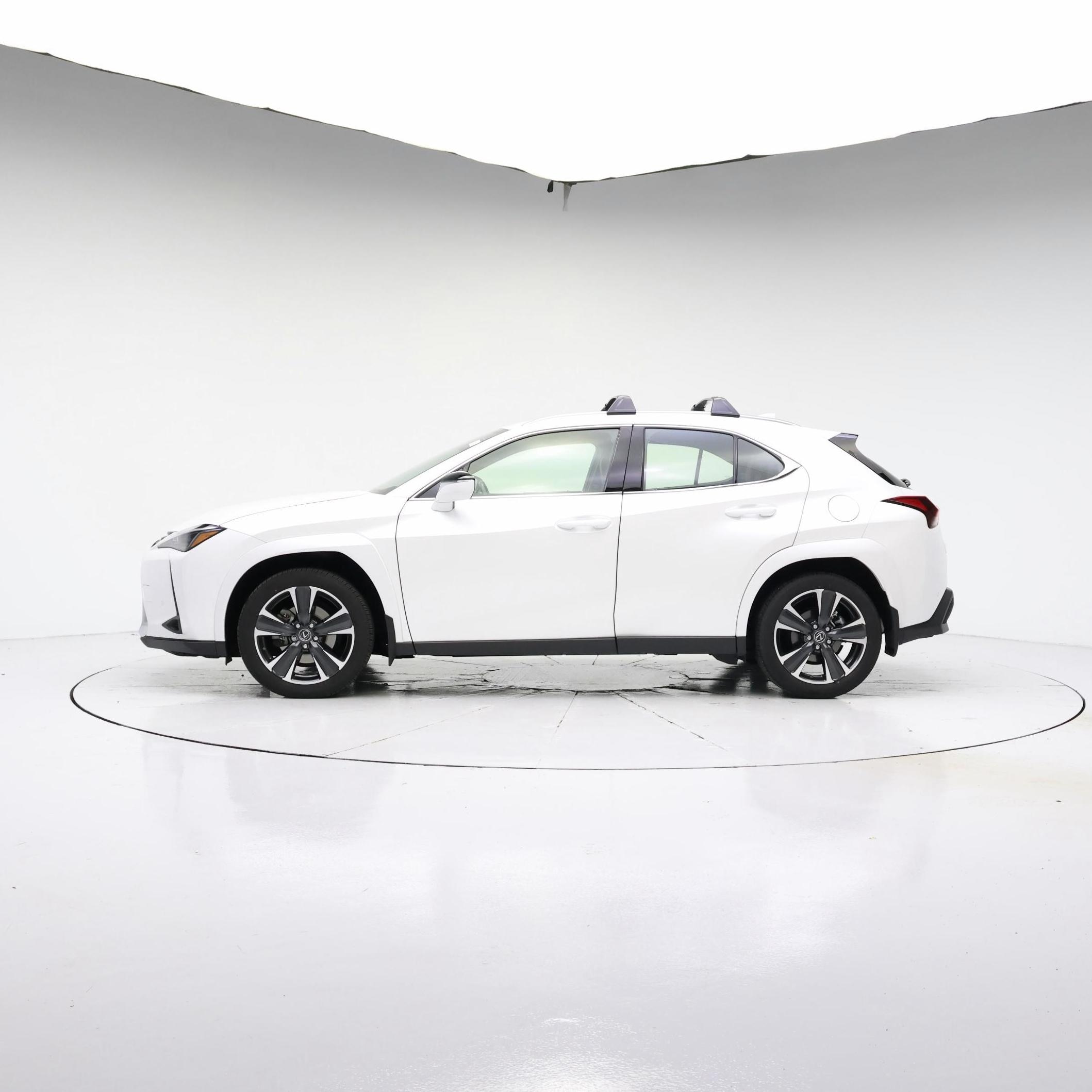 Thumbnail: 2023 Lexus UX - 3