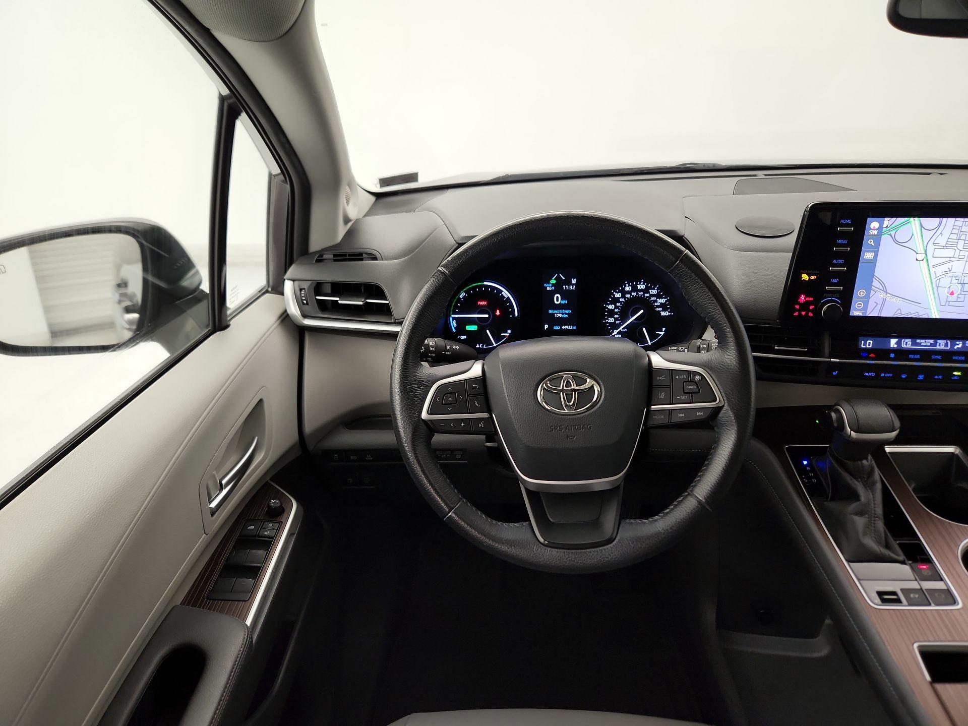 Thumbnail: 2021 Toyota Sienna - 10