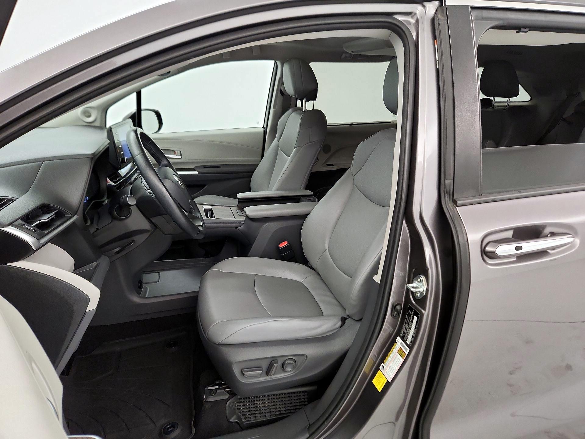 Thumbnail: 2021 Toyota Sienna - 11