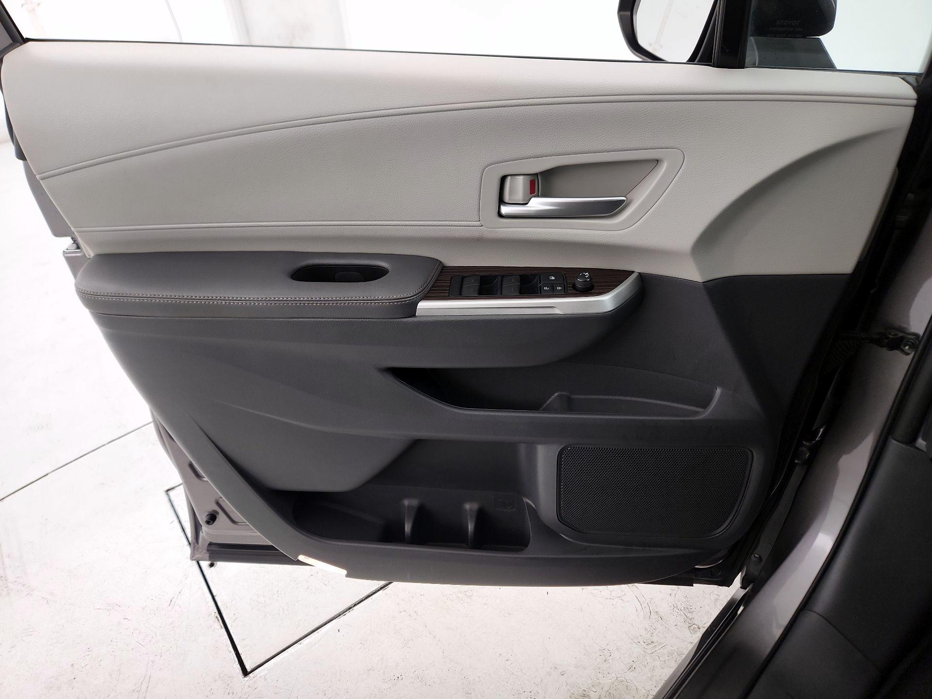 Thumbnail: 2021 Toyota Sienna - 12