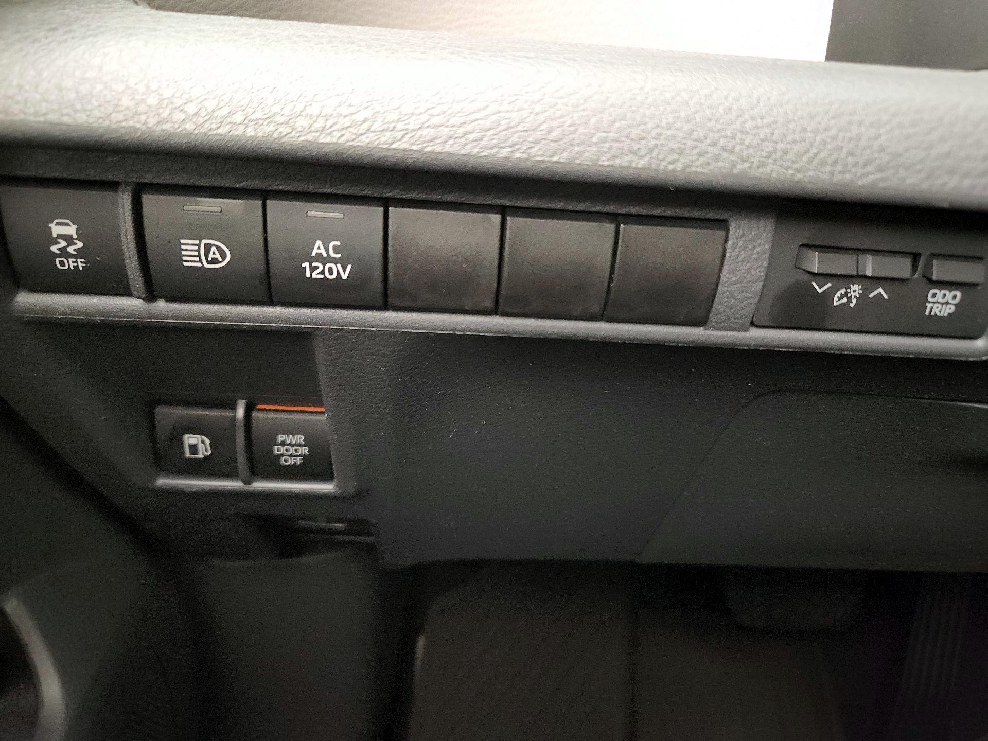 Thumbnail: 2021 Toyota Sienna - 13