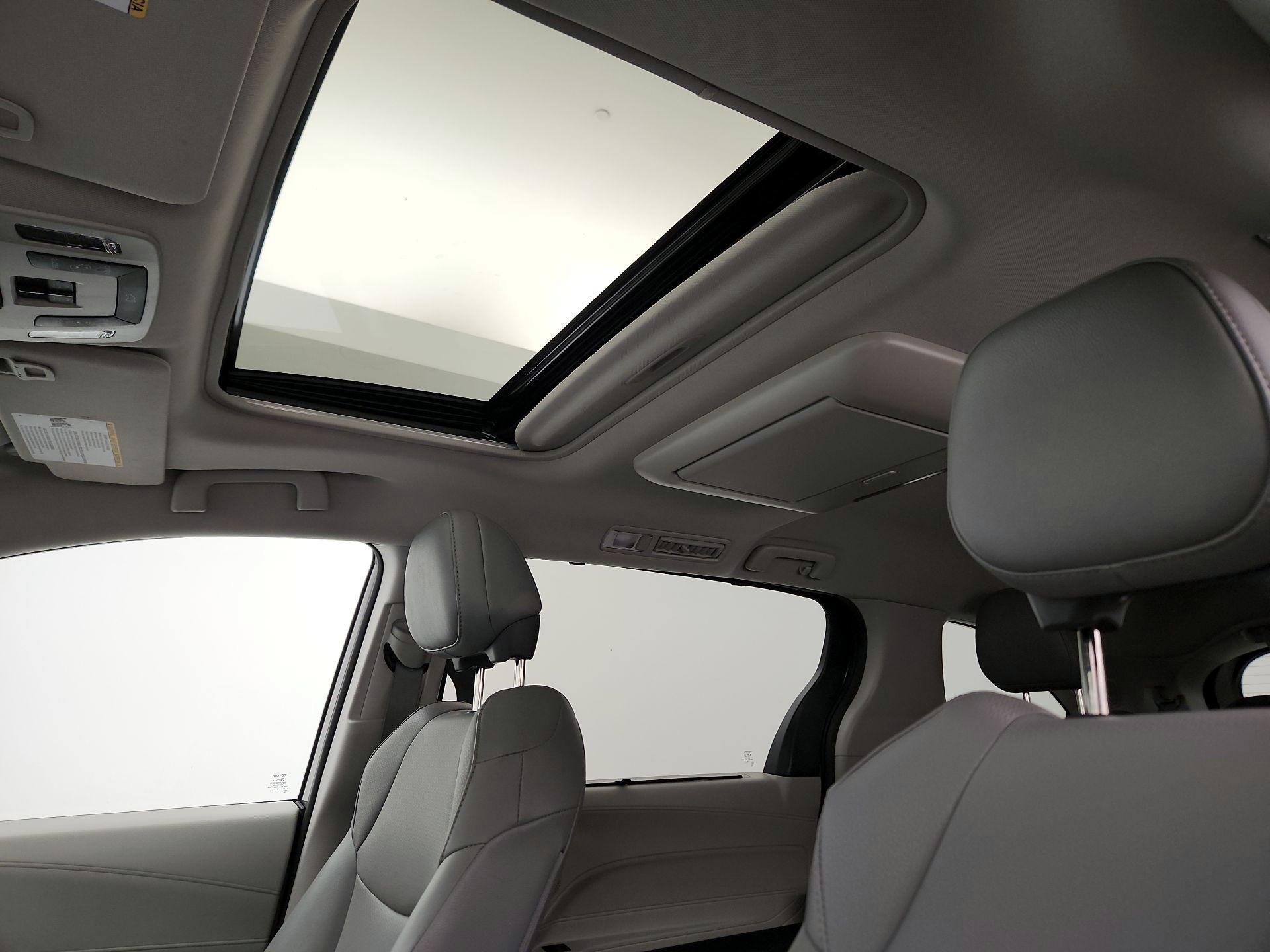 Thumbnail: 2021 Toyota Sienna - 20