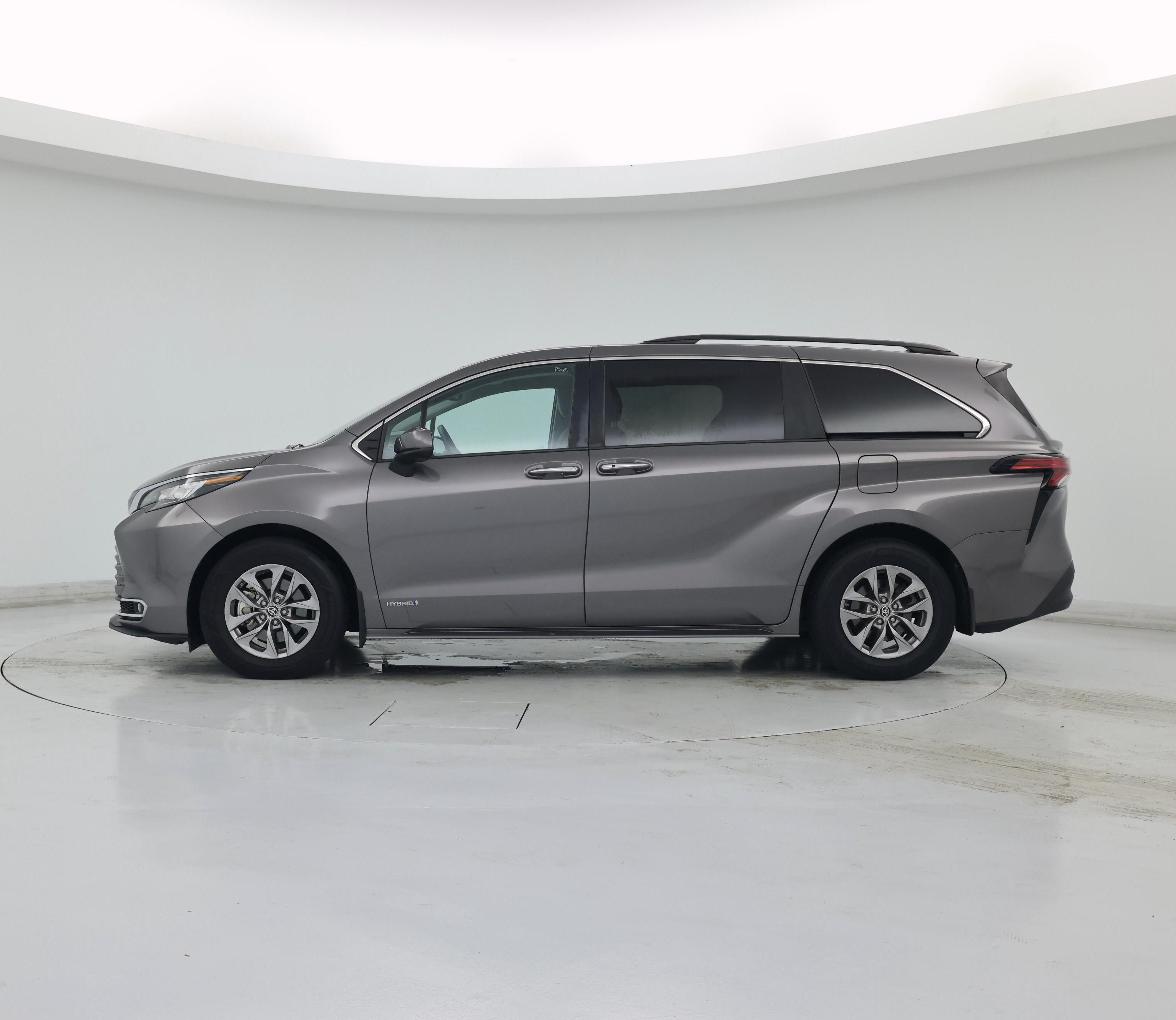 Thumbnail: 2021 Toyota Sienna - 3