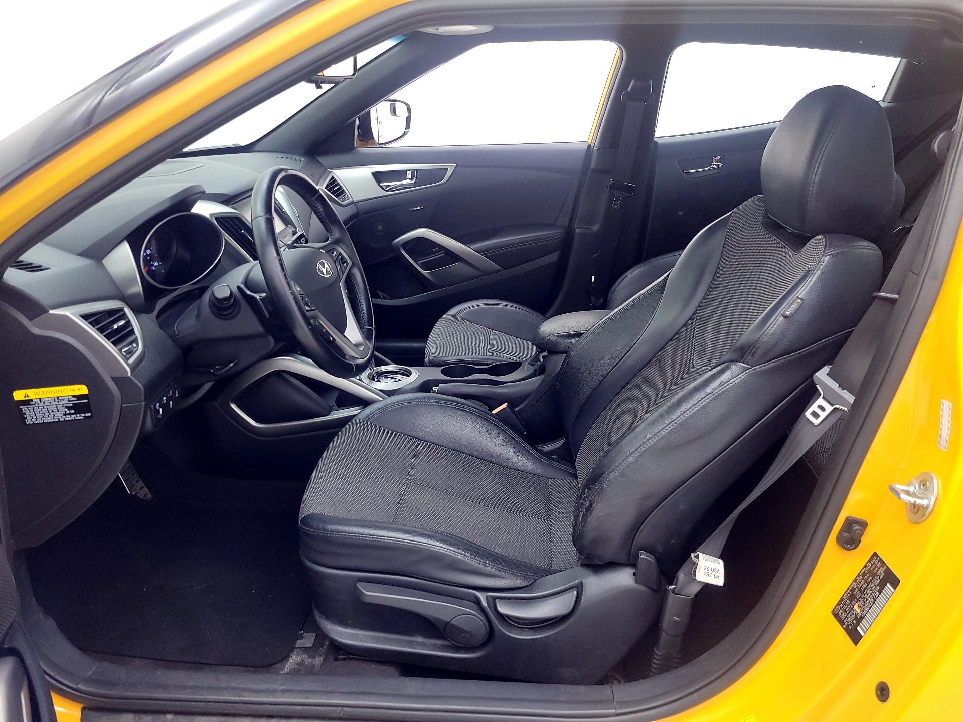 Thumbnail: 2016 Hyundai Veloster - 11