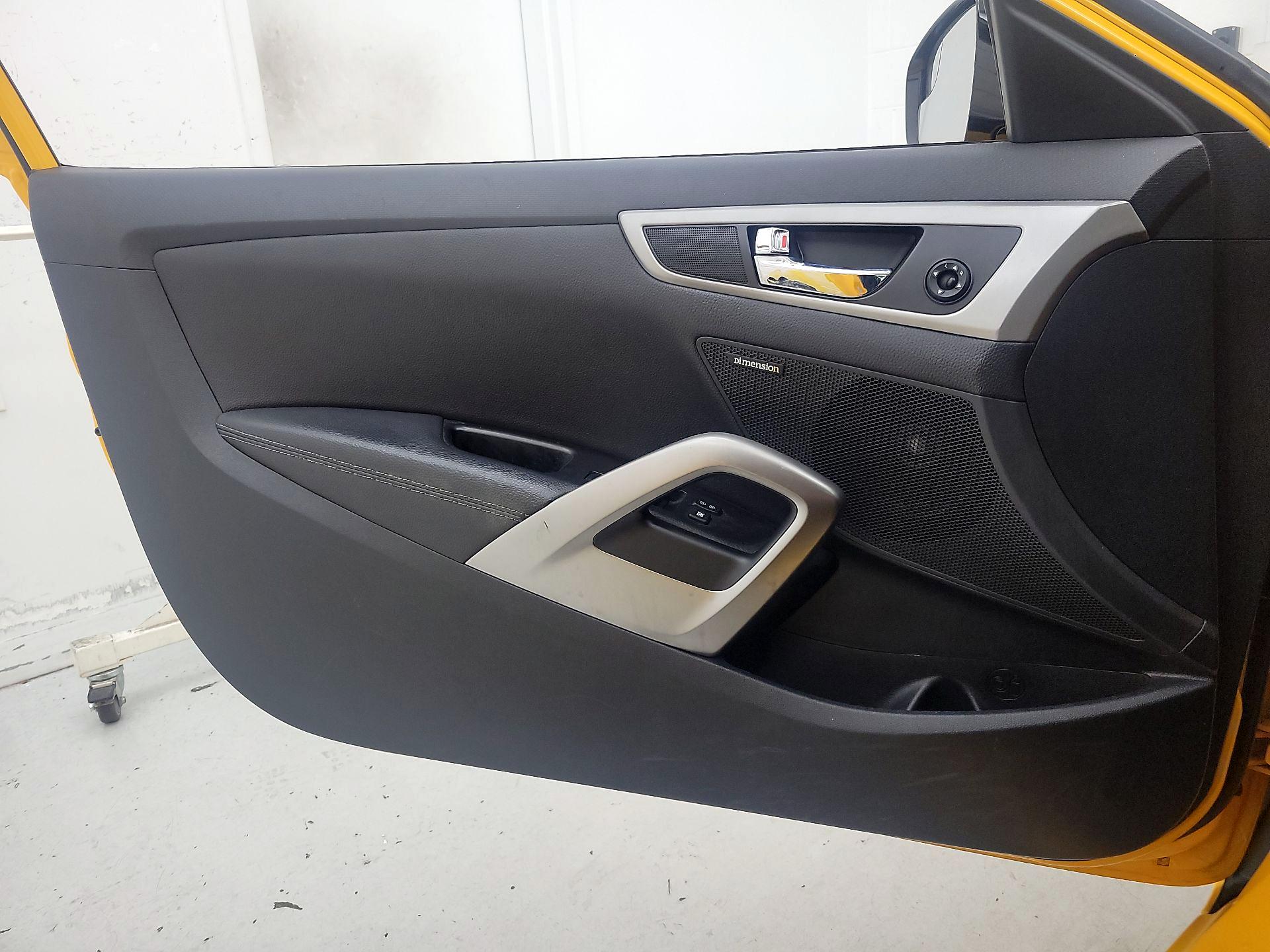Thumbnail: 2016 Hyundai Veloster - 12