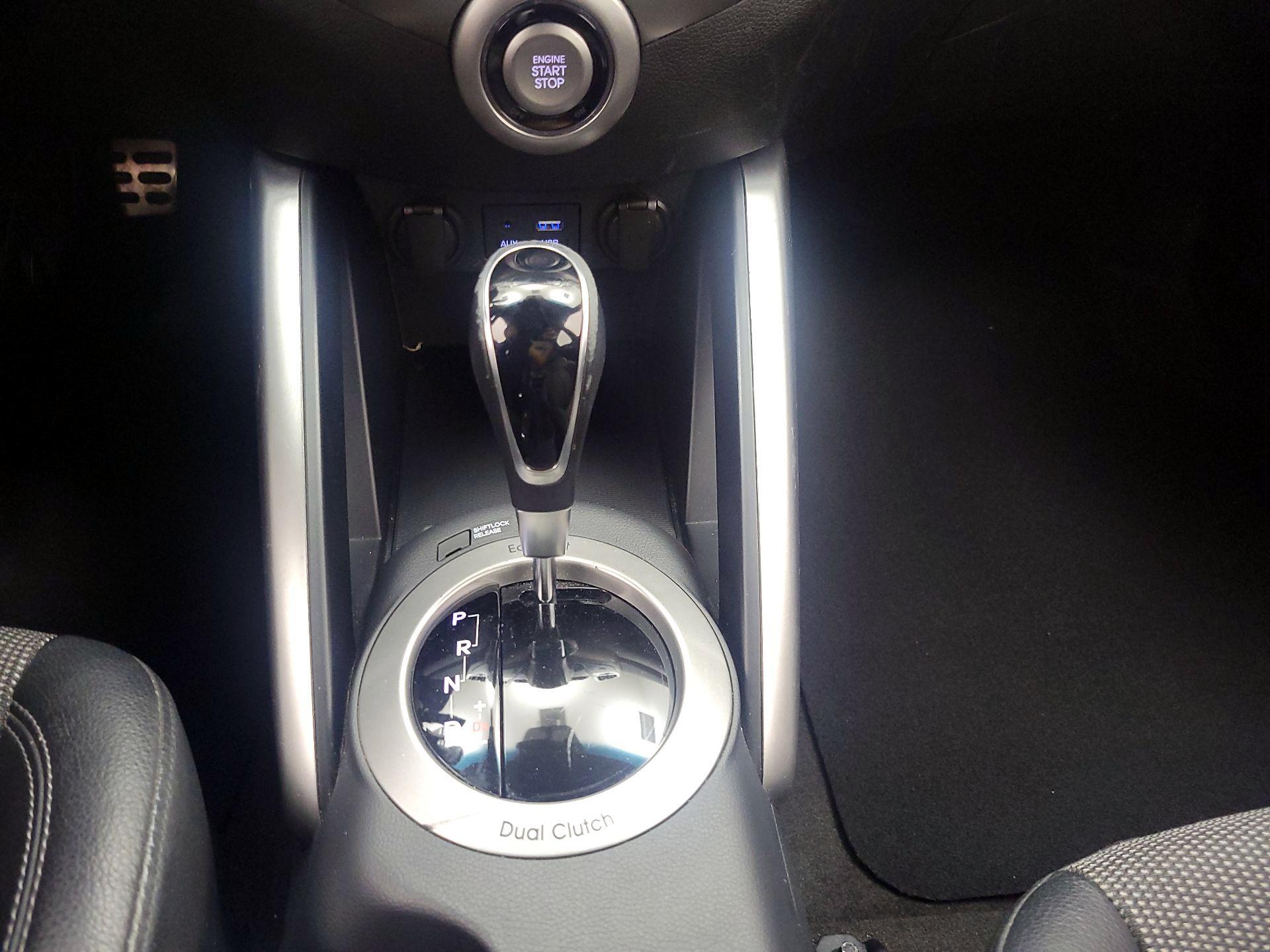 Thumbnail: 2016 Hyundai Veloster - 18