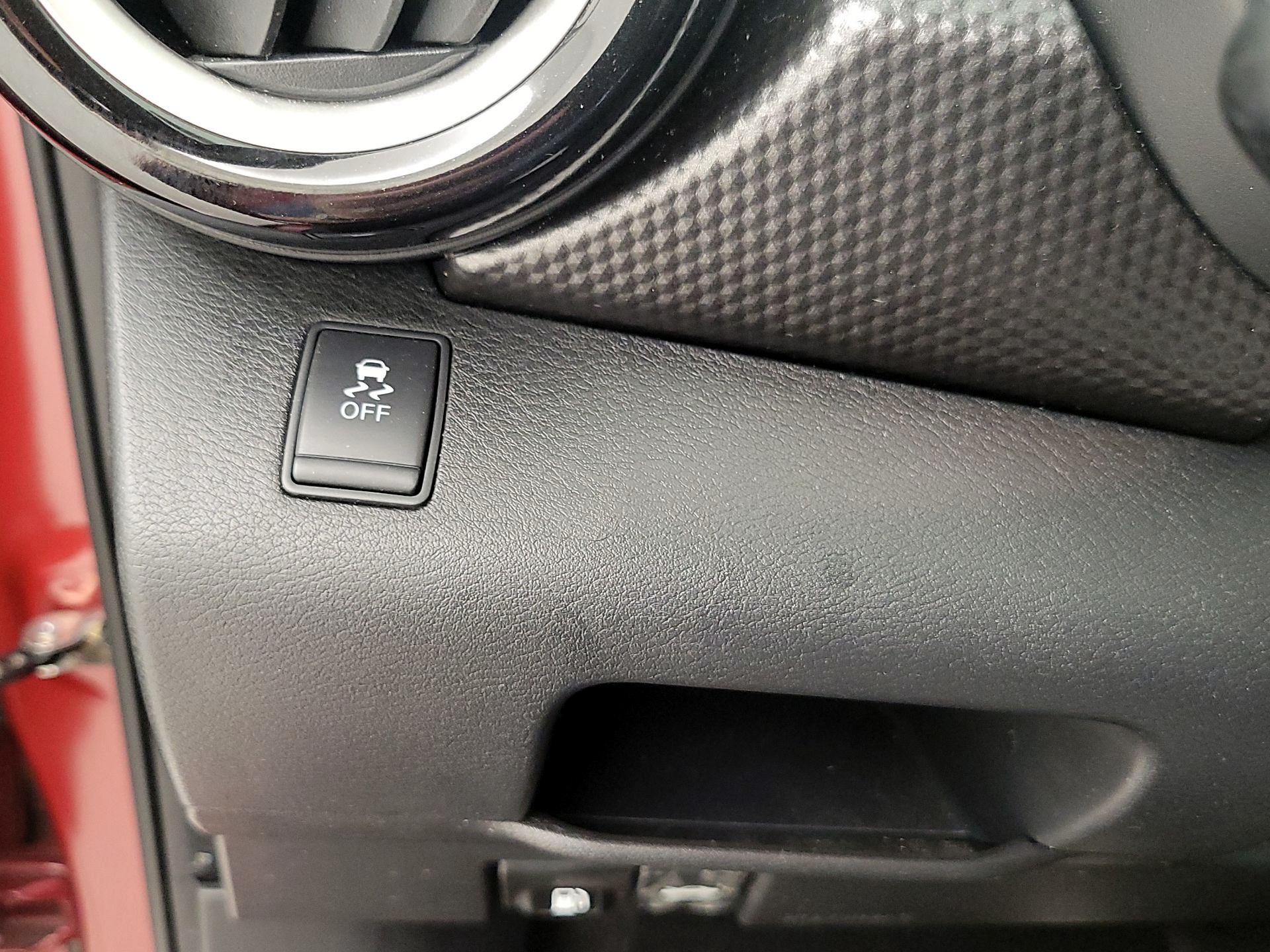 Thumbnail: 2019 Nissan Kicks - 13