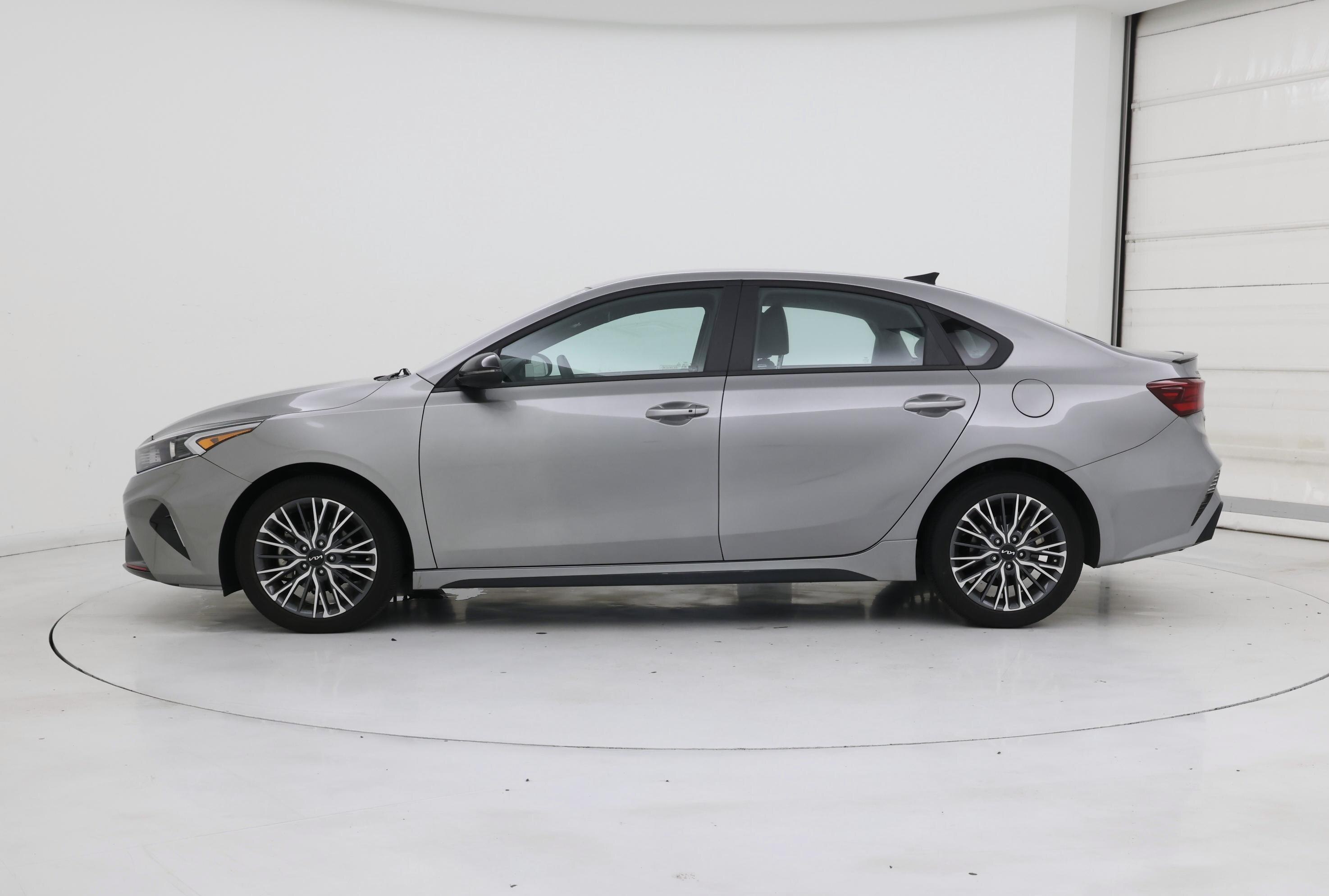 Thumbnail: 2024 Kia Forte - 3