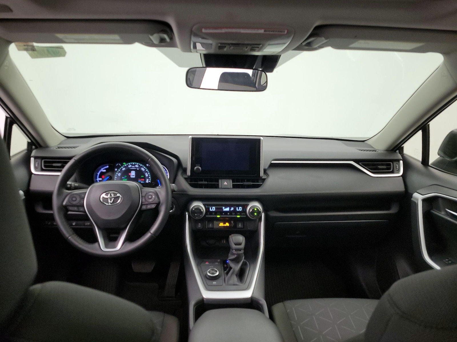 2024 Toyota RAV4 XLE - Photo 10