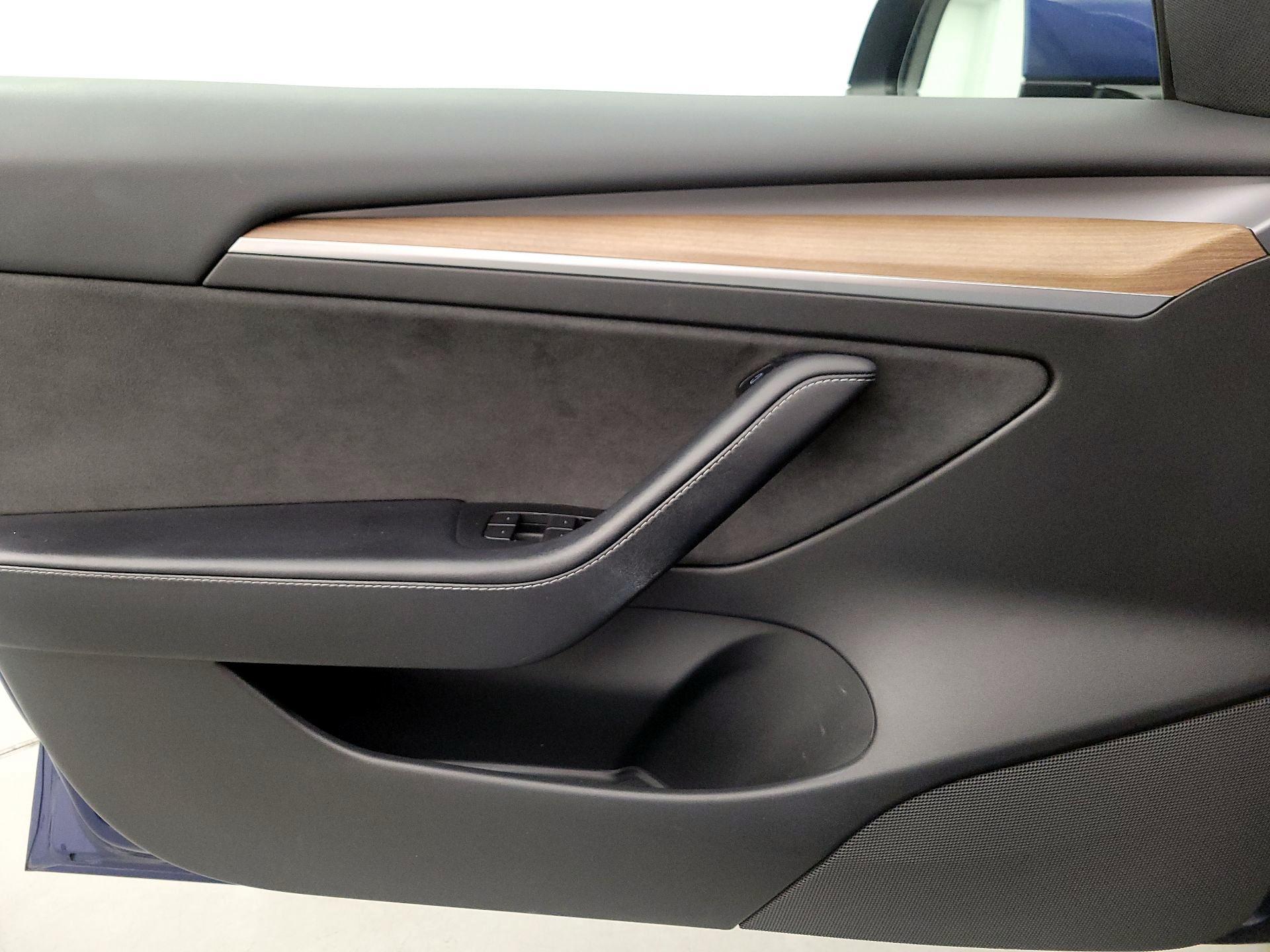 Thumbnail: 2022 Tesla Model 3 - 12