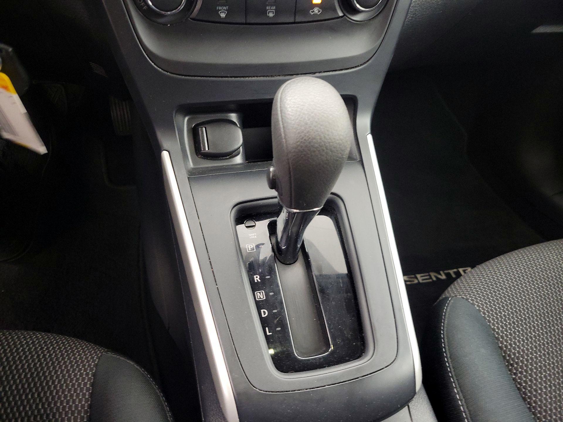 Thumbnail: 2019 Nissan Sentra - 17