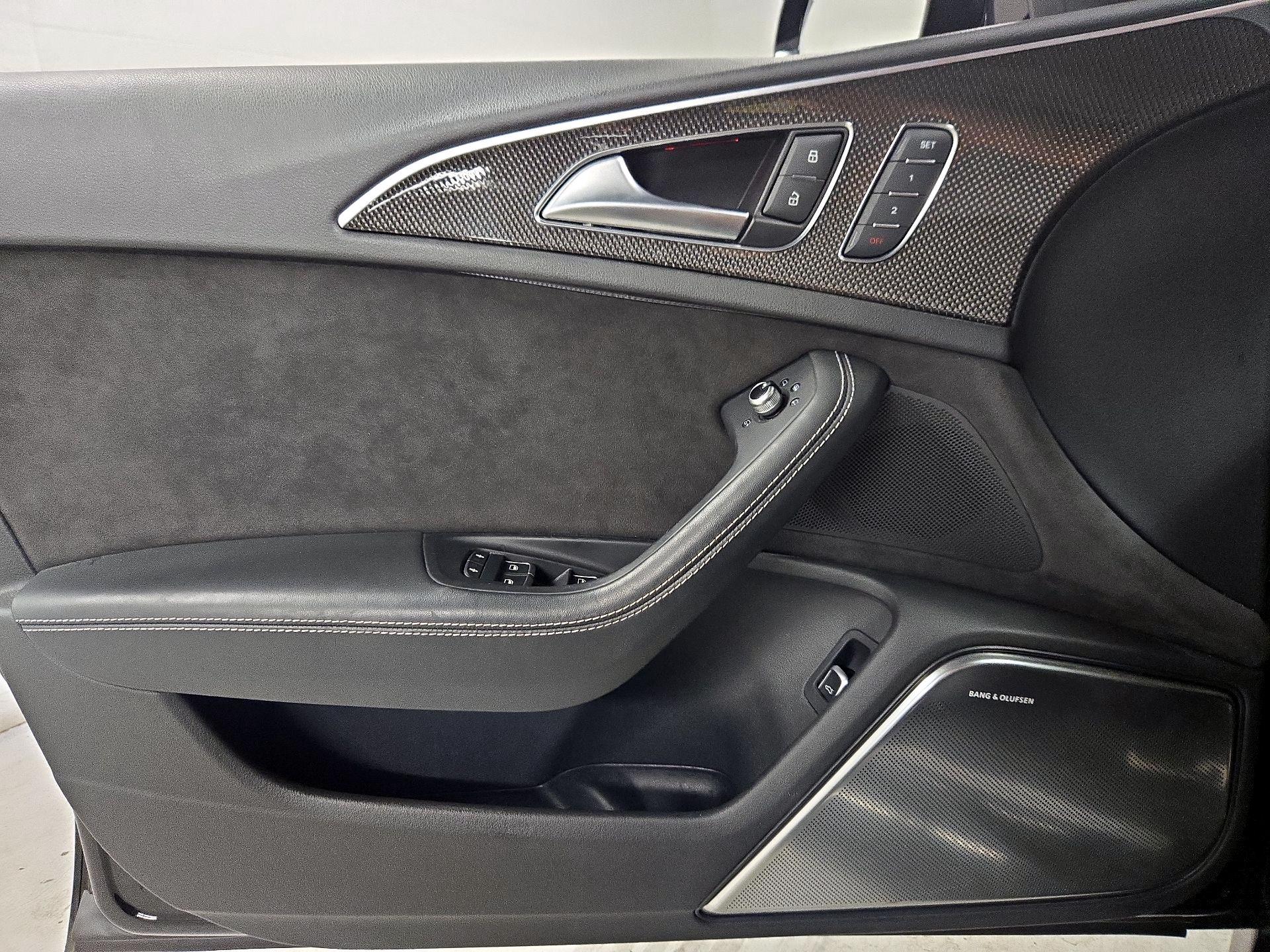 Thumbnail: 2016 Audi S6 - 12