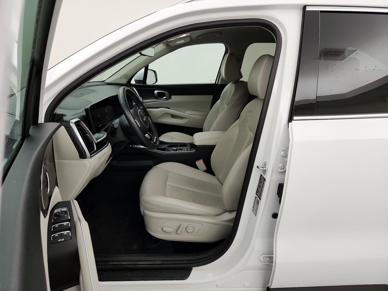 2025 Kia Sorento S - Photo 12