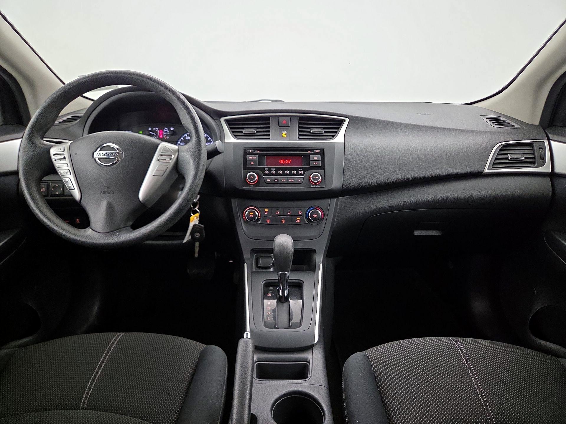 Thumbnail: 2016 Nissan Sentra - 9