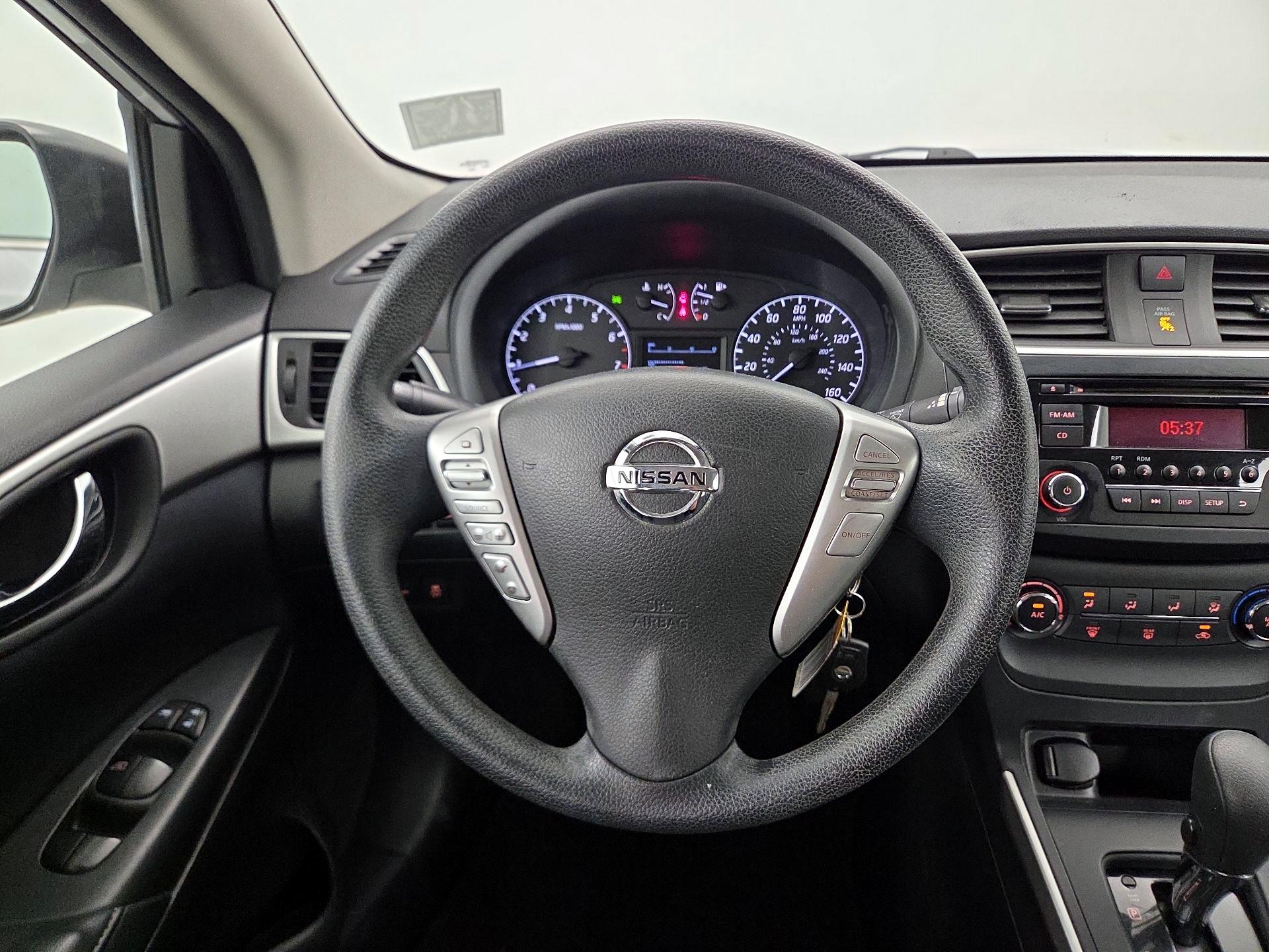 Thumbnail: 2016 Nissan Sentra - 10