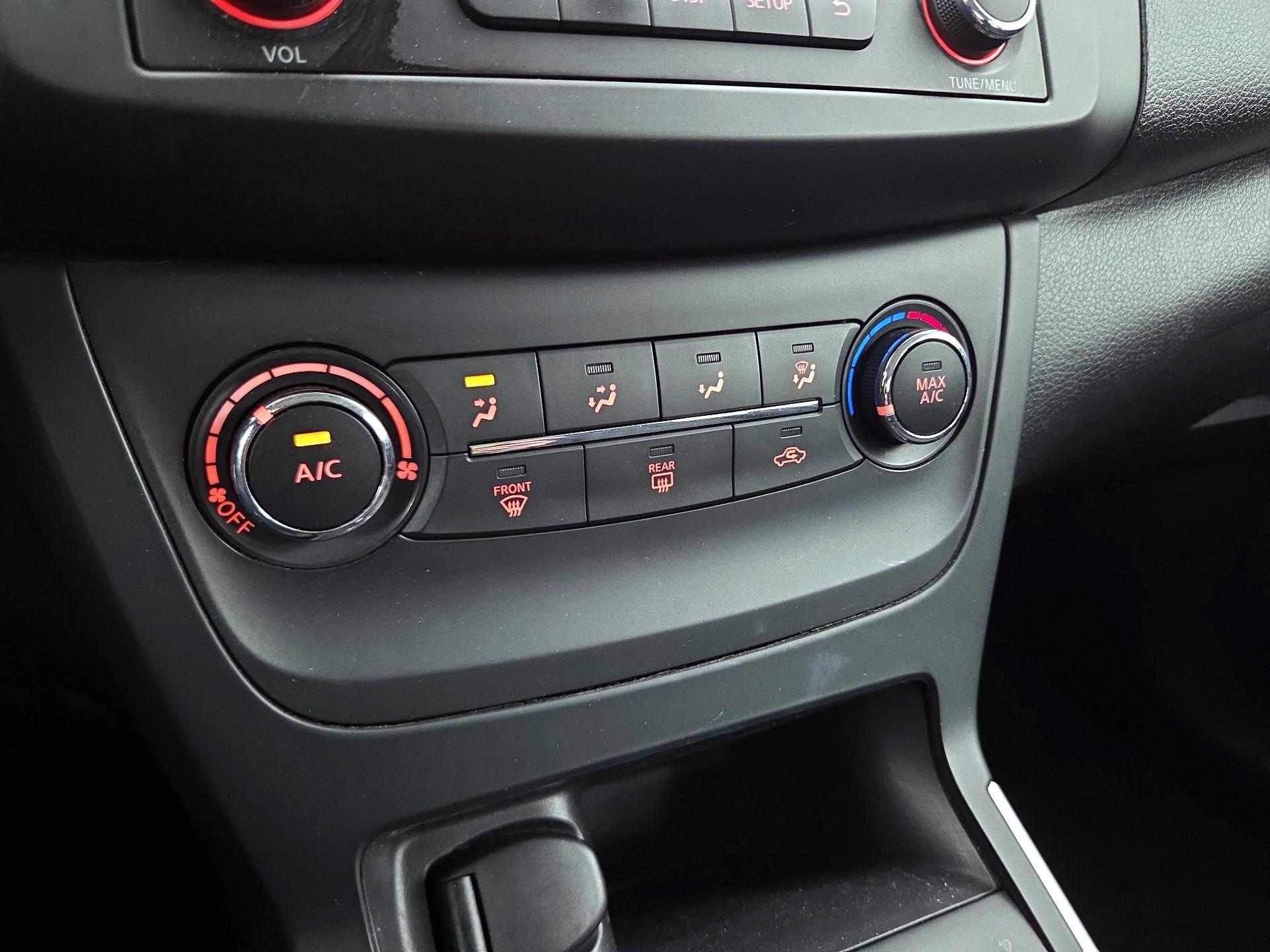 Thumbnail: 2016 Nissan Sentra - 15