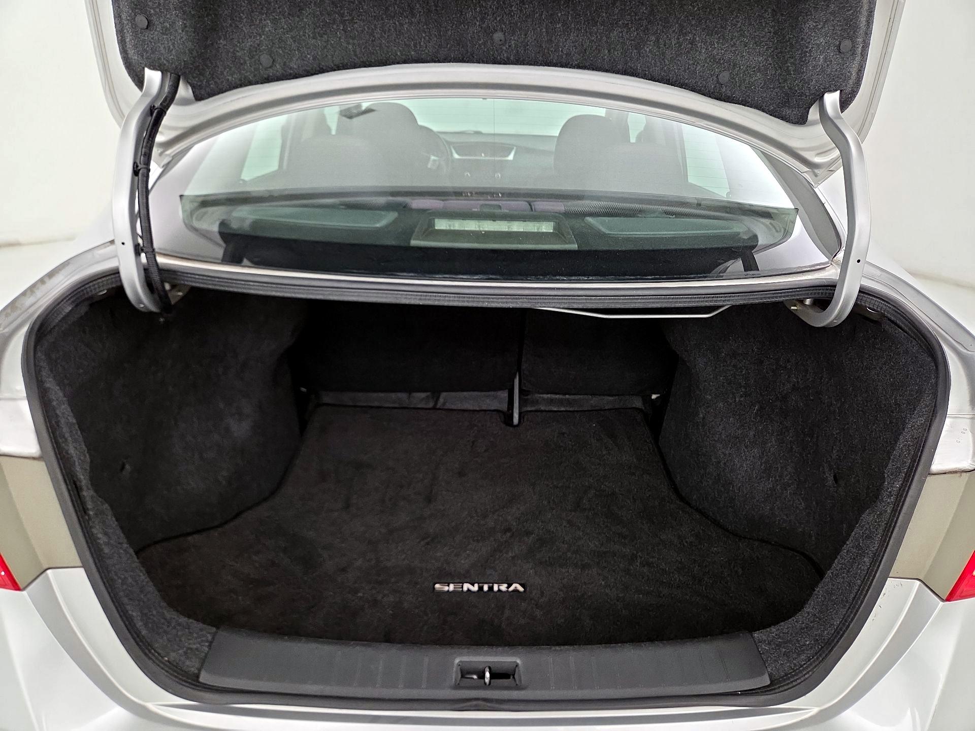 Thumbnail: 2016 Nissan Sentra - 19
