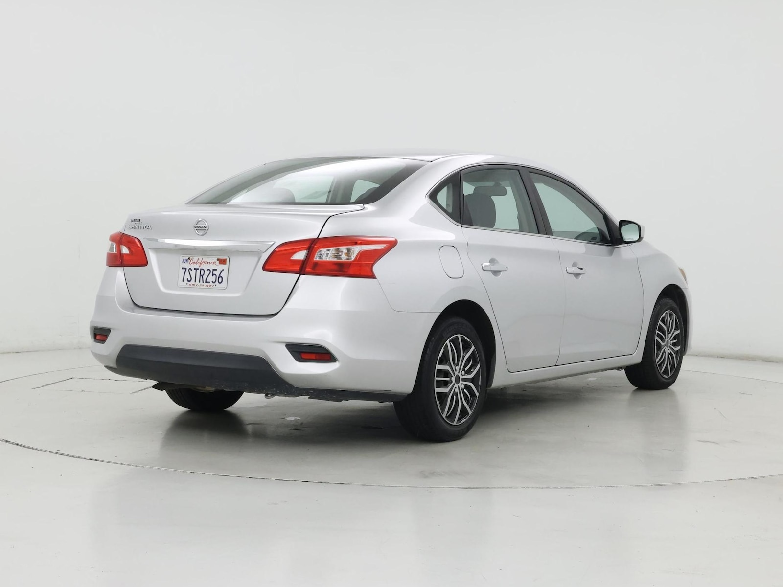 2016 Nissan Sentra S - Photo 9