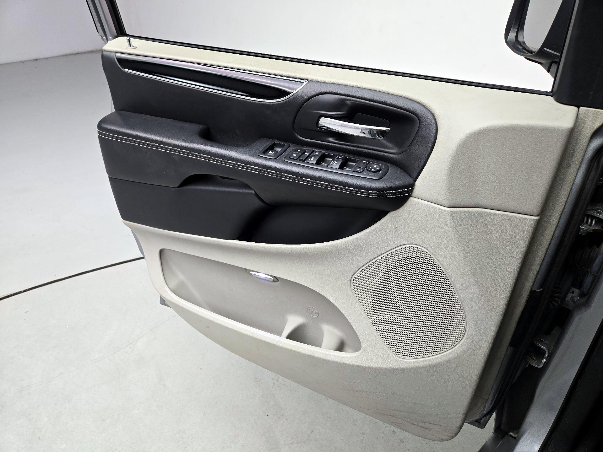 Thumbnail: 2019 Dodge Grand Caravan - 12