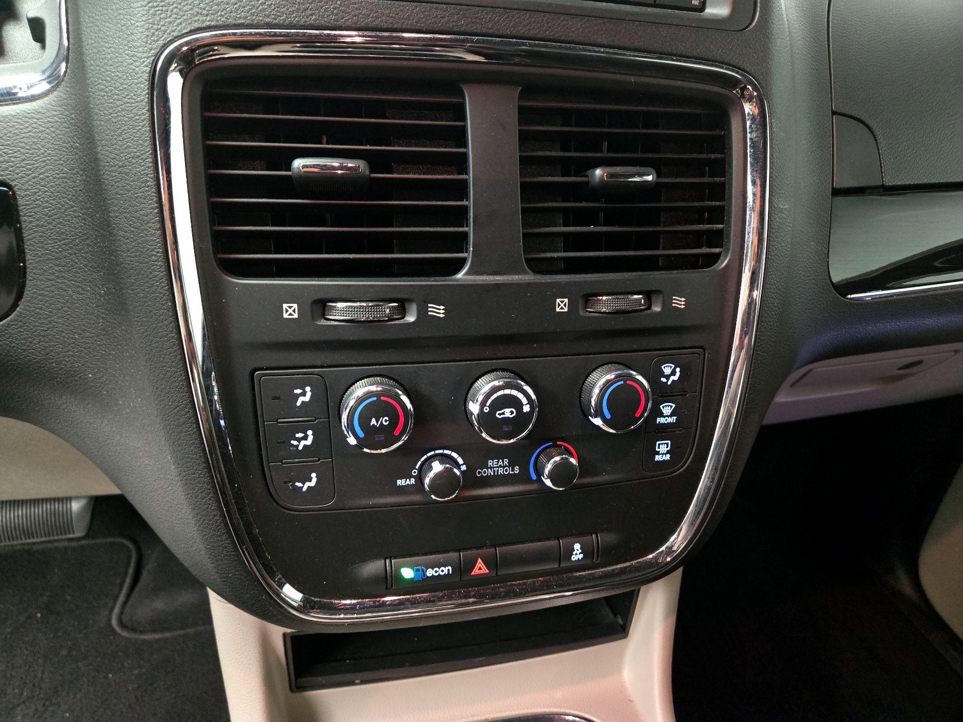 Thumbnail: 2019 Dodge Grand Caravan - 16
