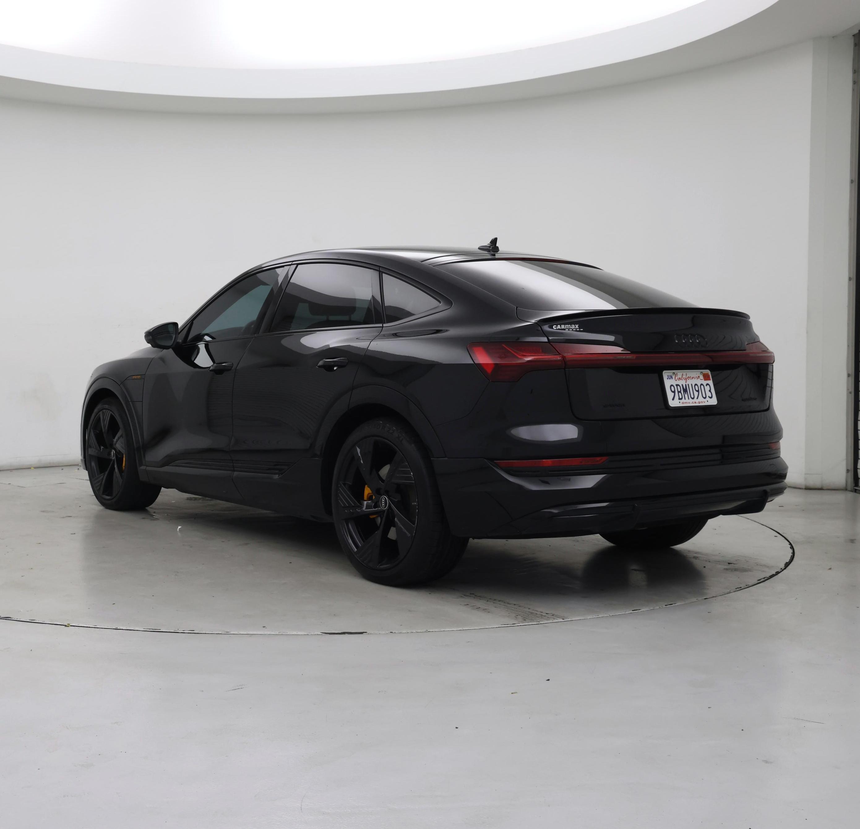Thumbnail: 2022 Audi e-tron S - 2